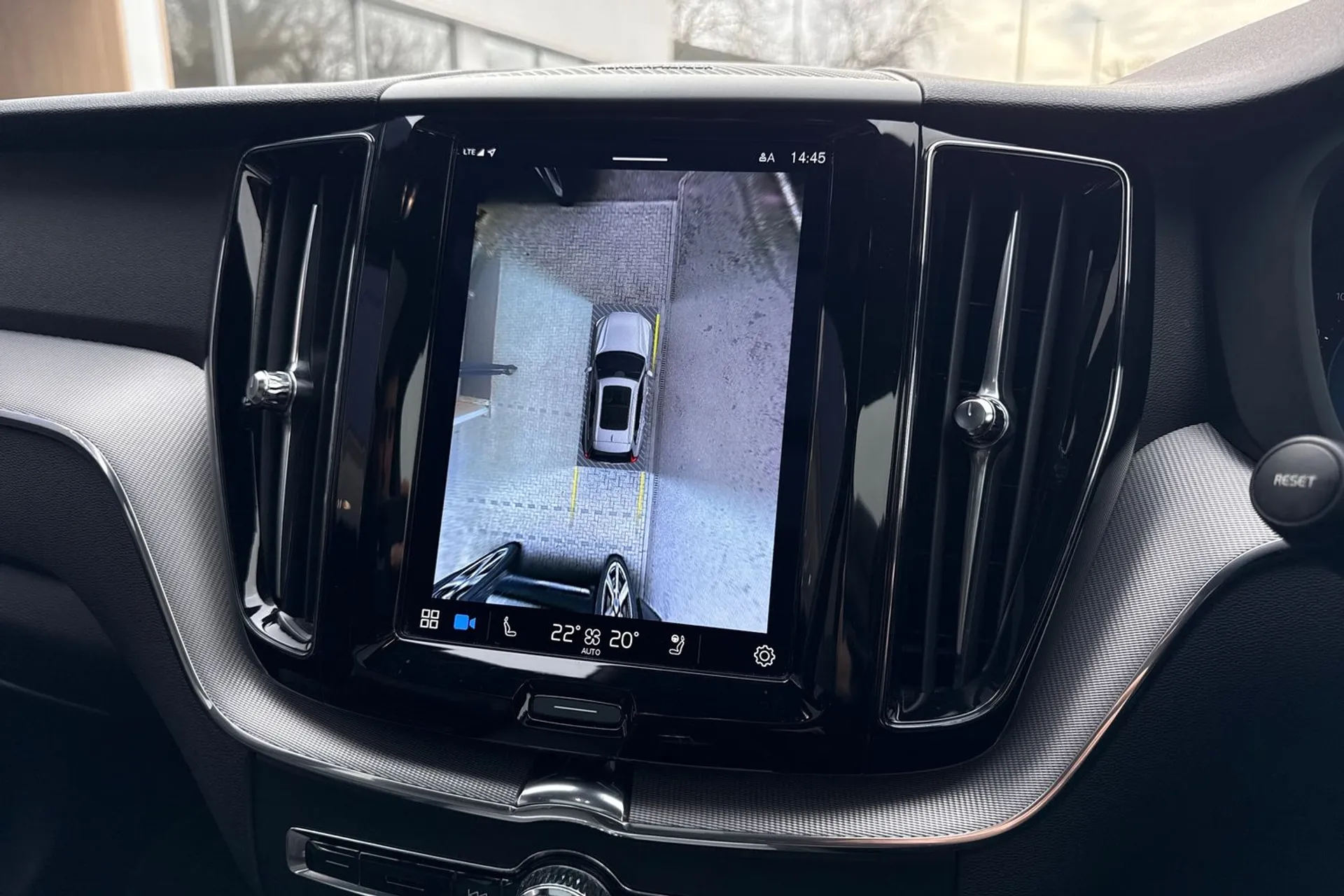 Volvo XC60 thumbnail image number 4