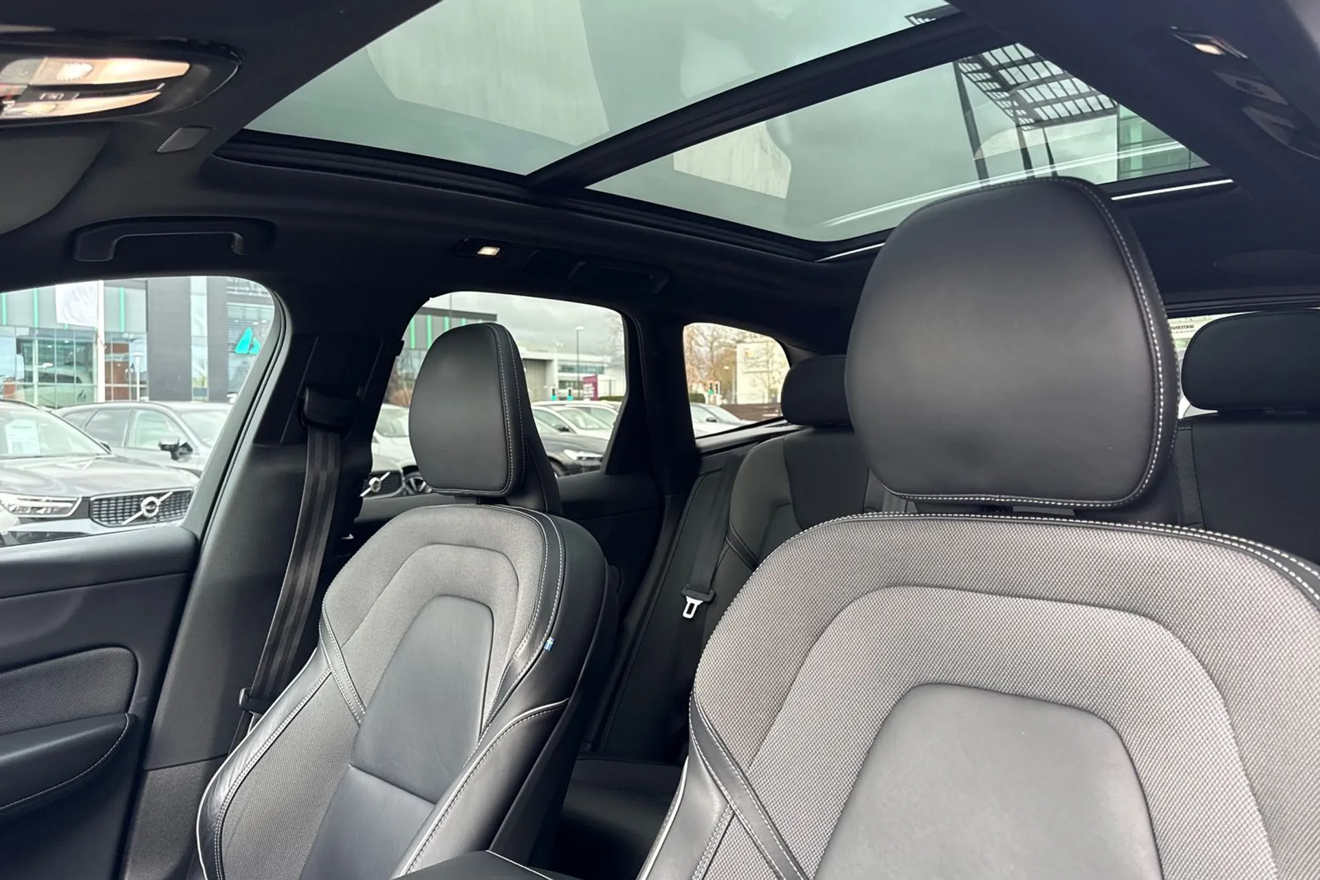 Volvo XC60 thumbnail image number 29