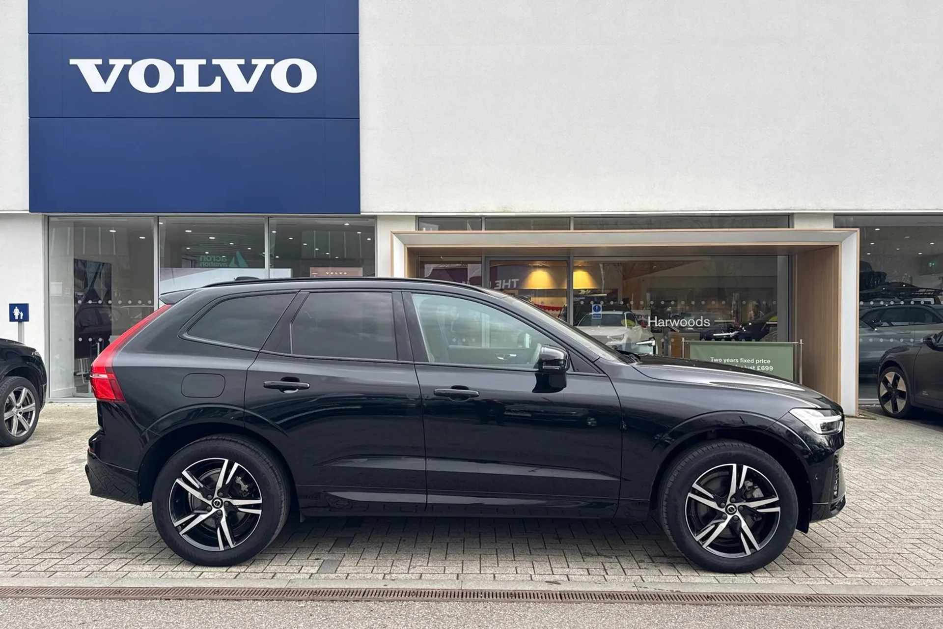 Volvo XC60 thumbnail image number 2