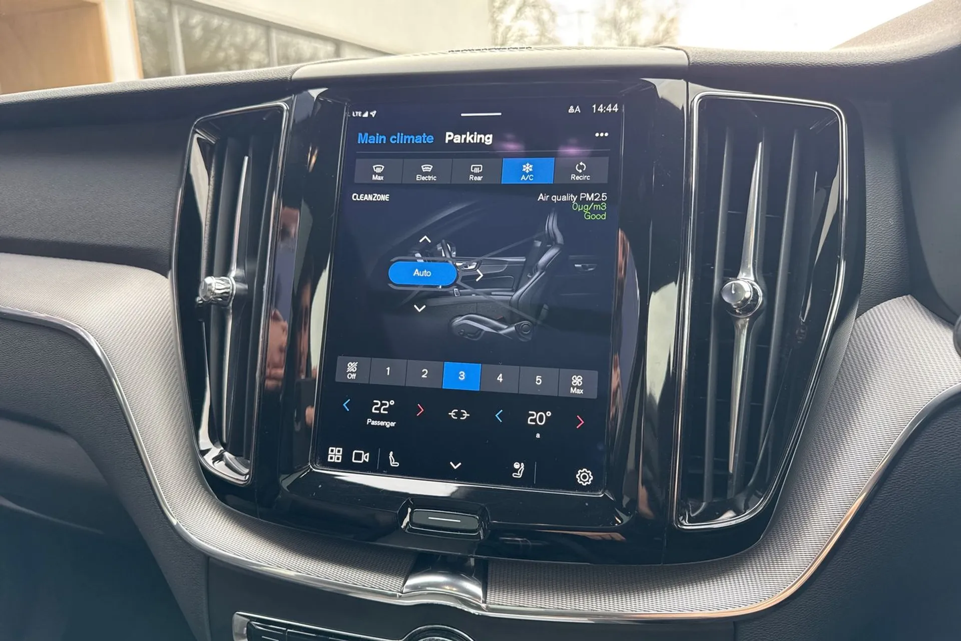 Volvo XC60 thumbnail image number 39