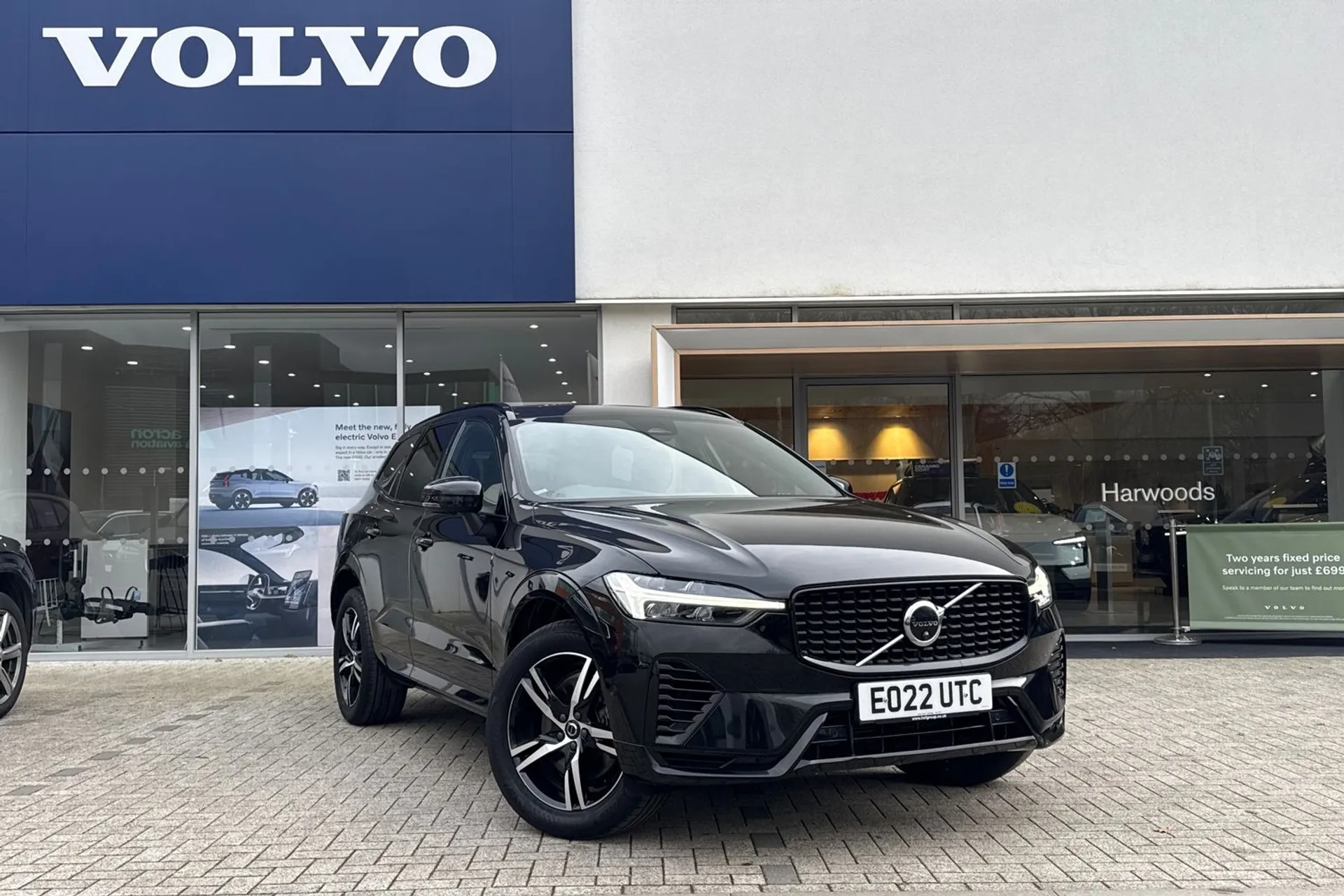 Volvo XC60 focused image