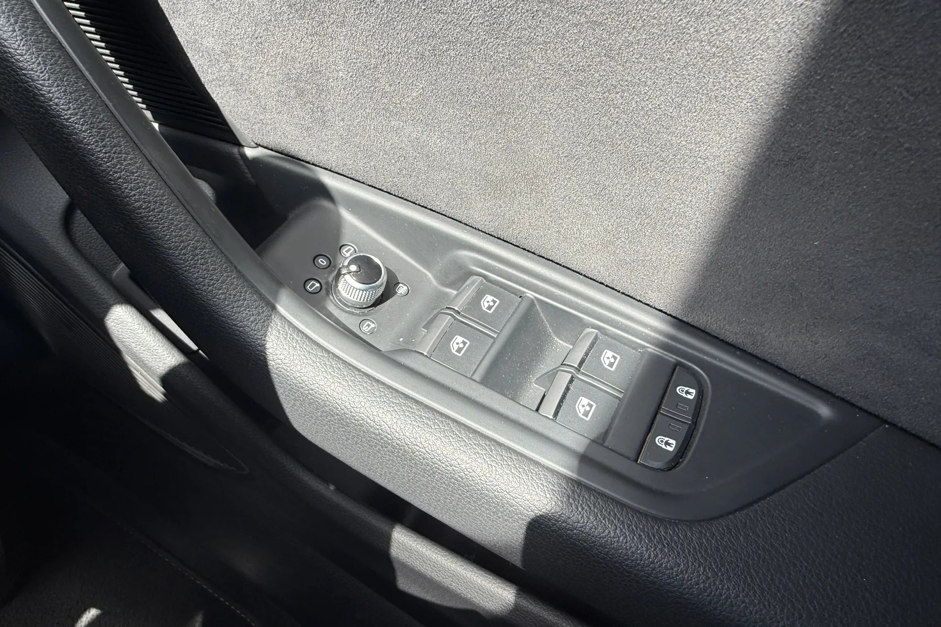 Audi A4 thumbnail image number 21
