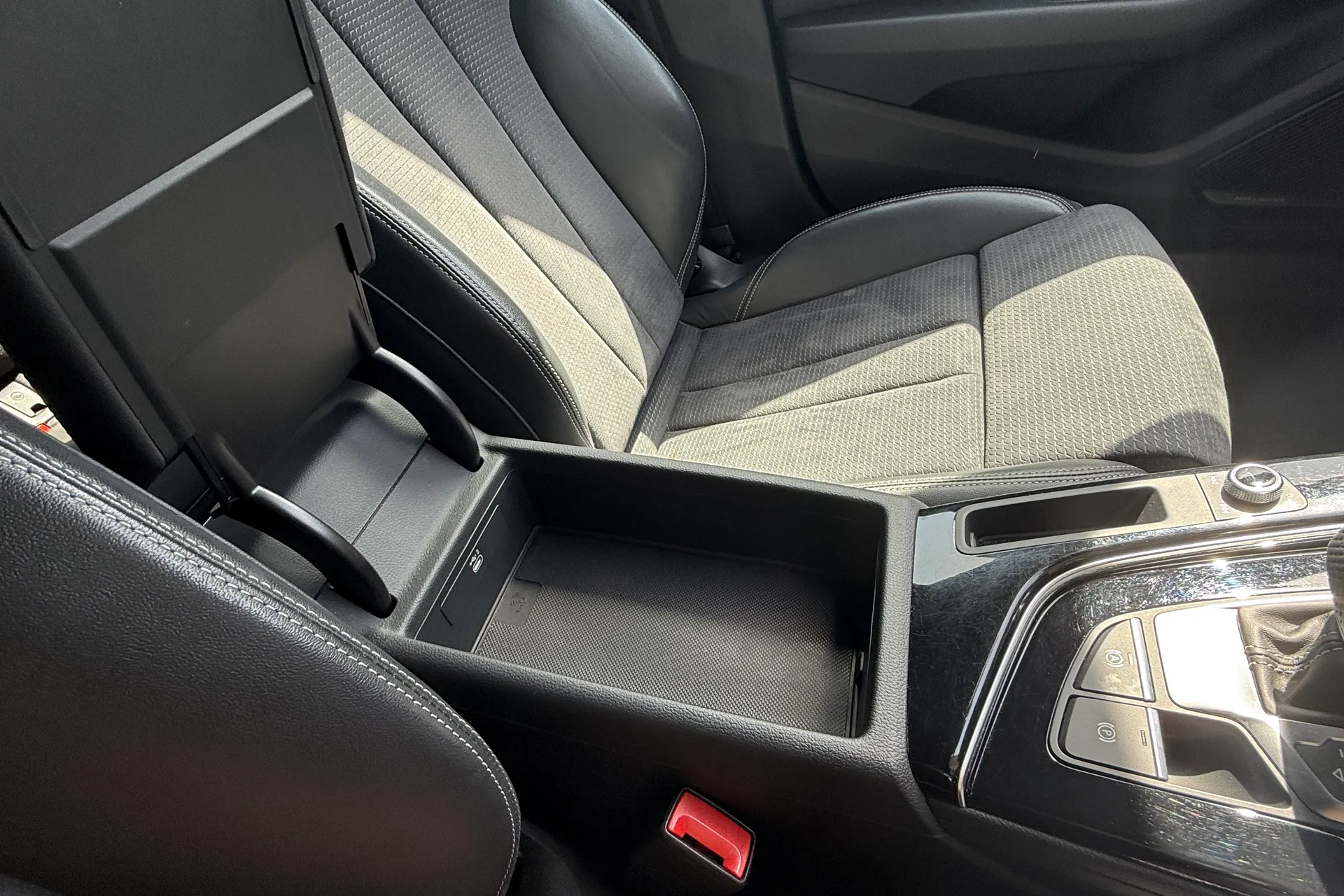 Audi A4 thumbnail image number 31