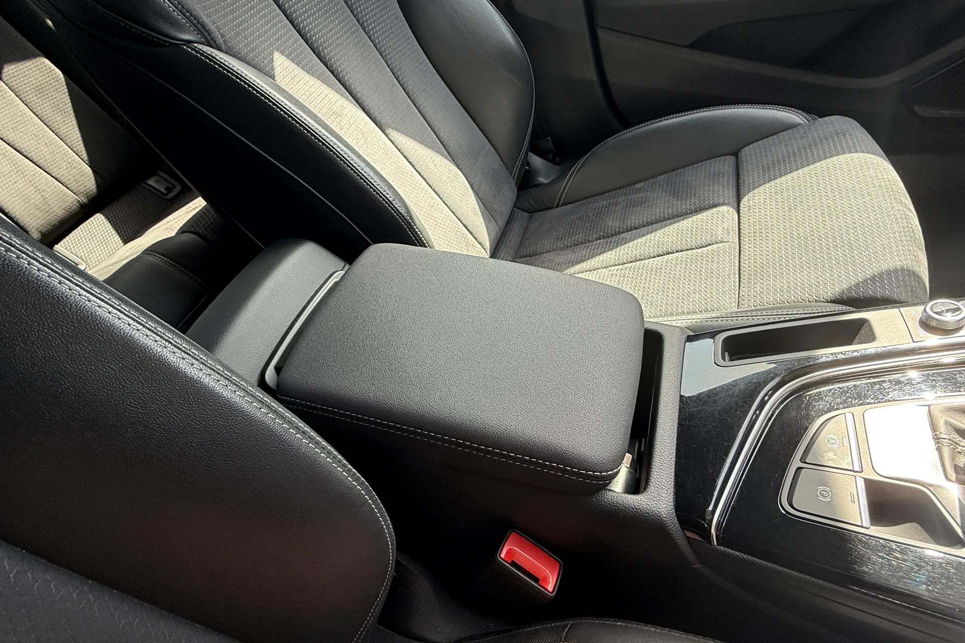Audi A4 thumbnail image number 30