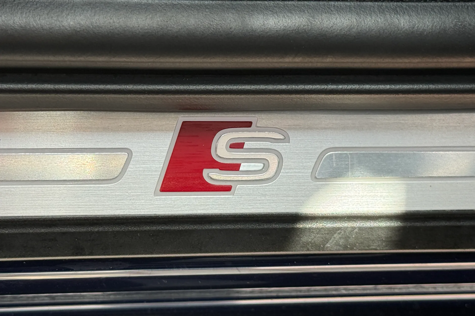 Audi A4 thumbnail image number 34