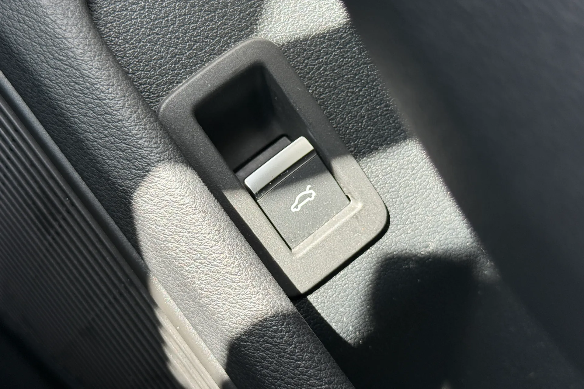 Audi A4 thumbnail image number 22