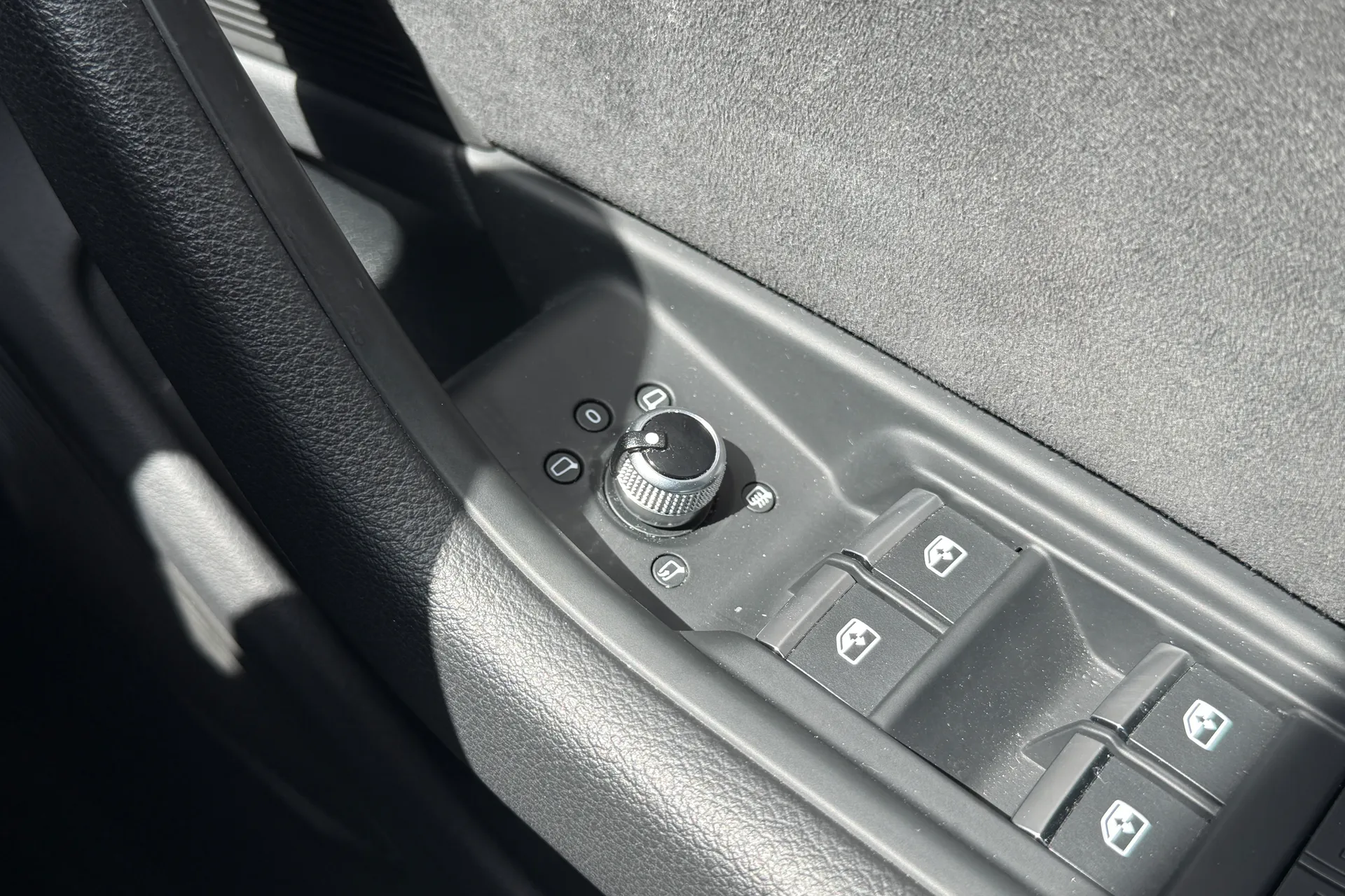 Audi A4 thumbnail image number 20