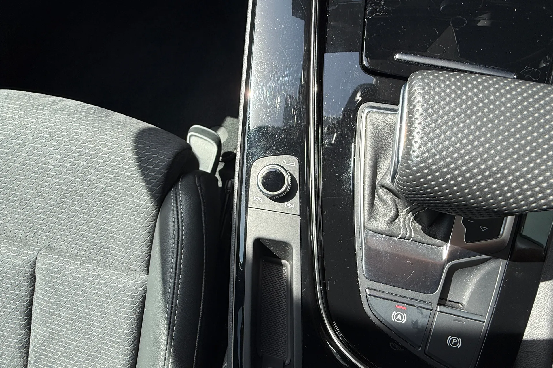 Audi A4 thumbnail image number 28