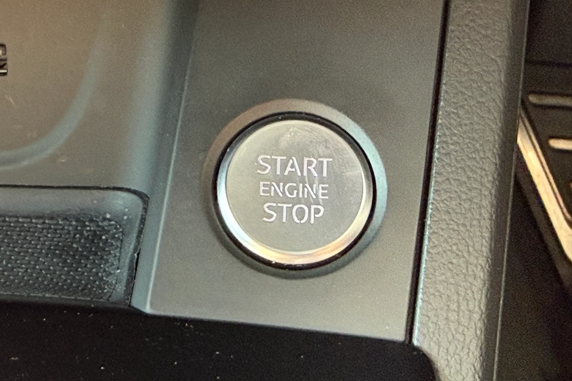Audi A4 thumbnail image number 25