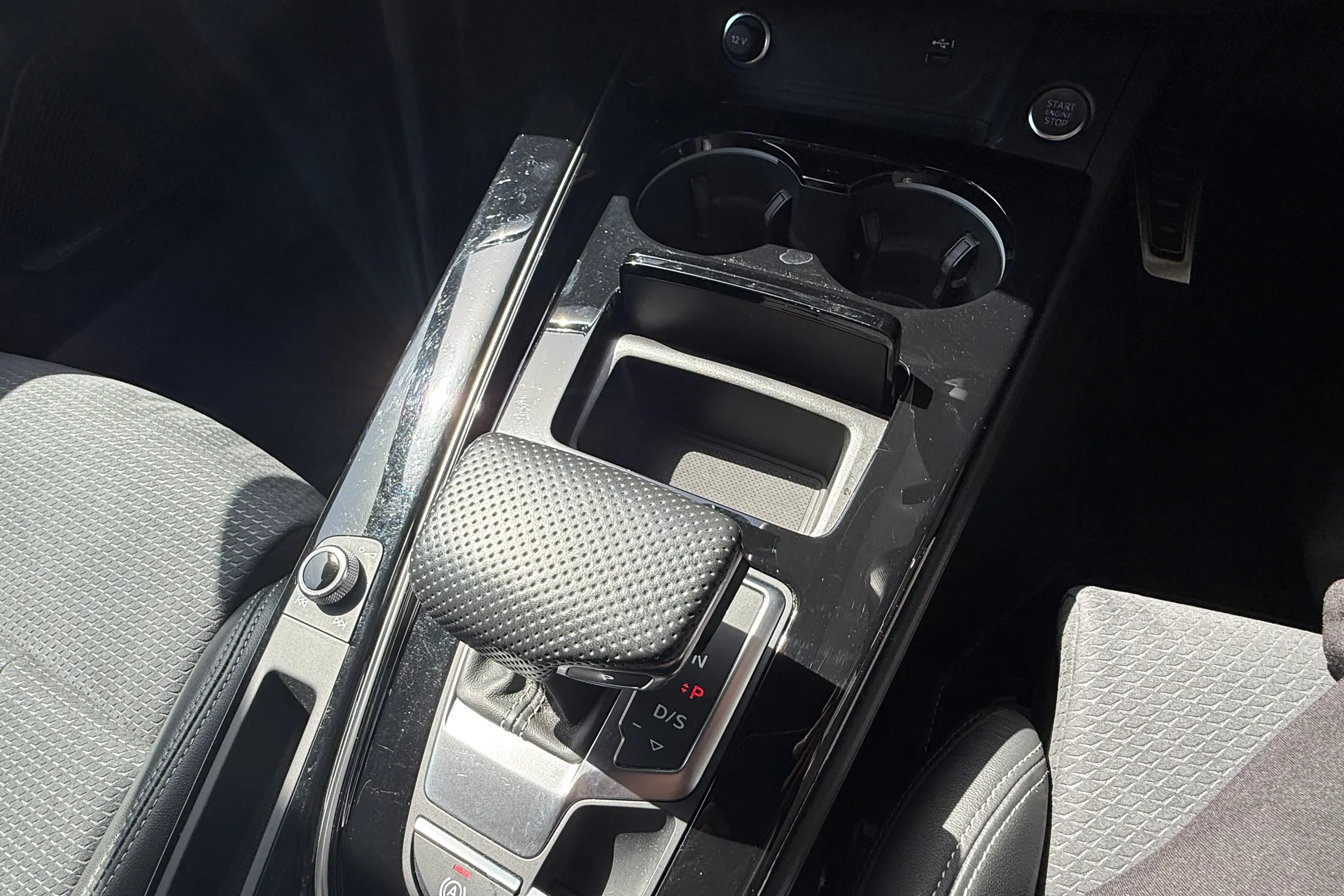 Audi A4 thumbnail image number 29