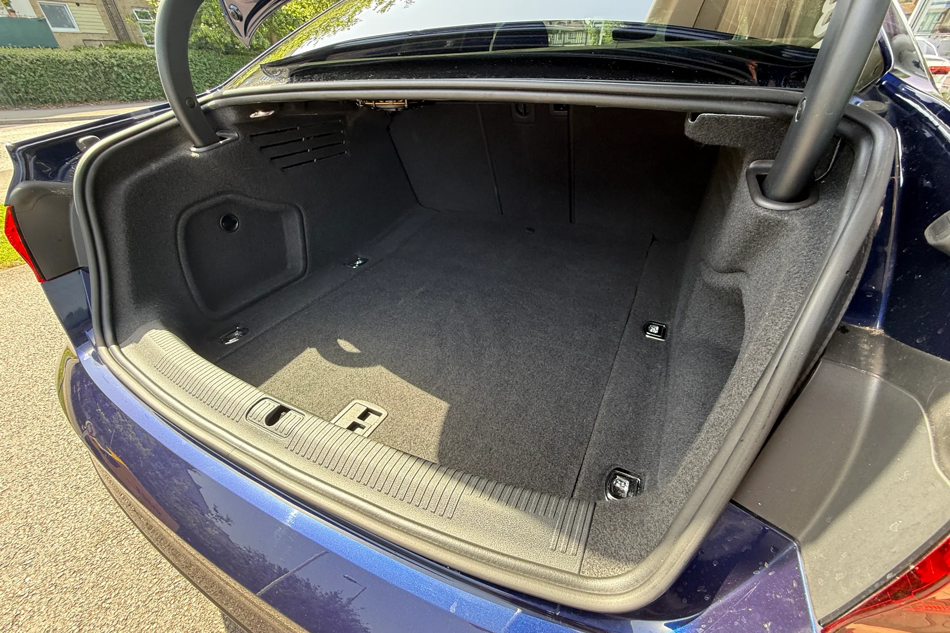 Audi A4 thumbnail image number 42