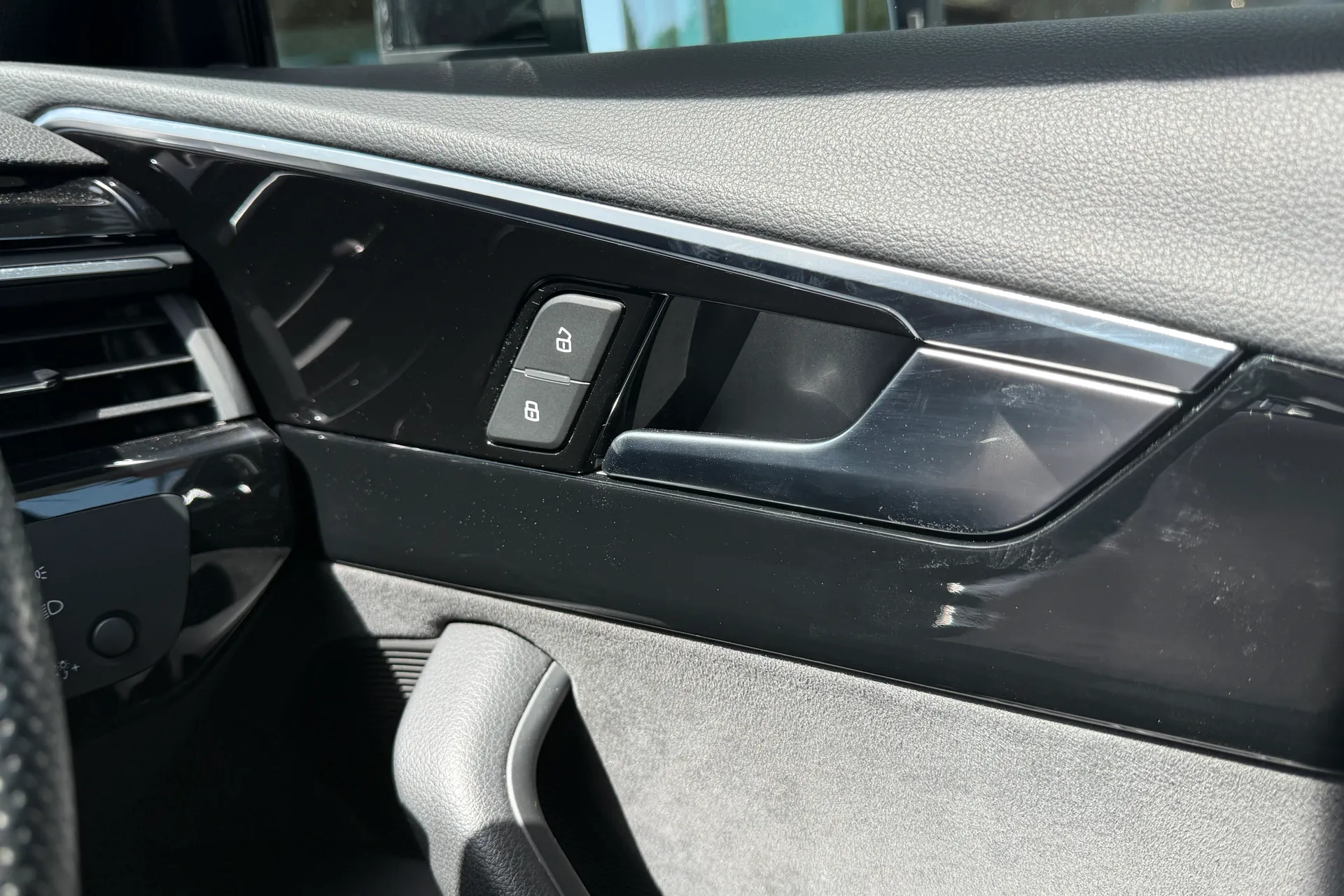Audi A4 thumbnail image number 19