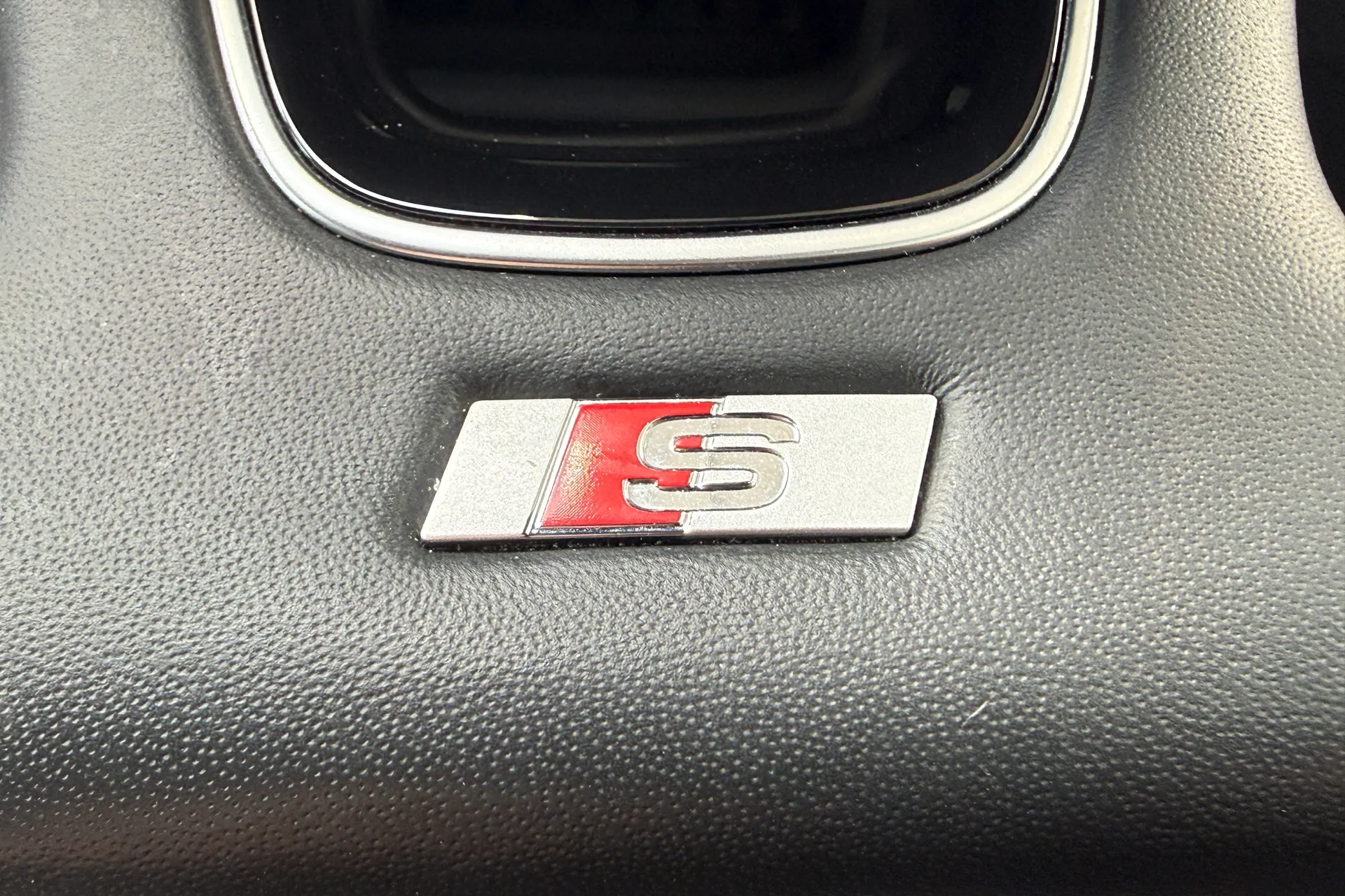 Audi A4 thumbnail image number 17