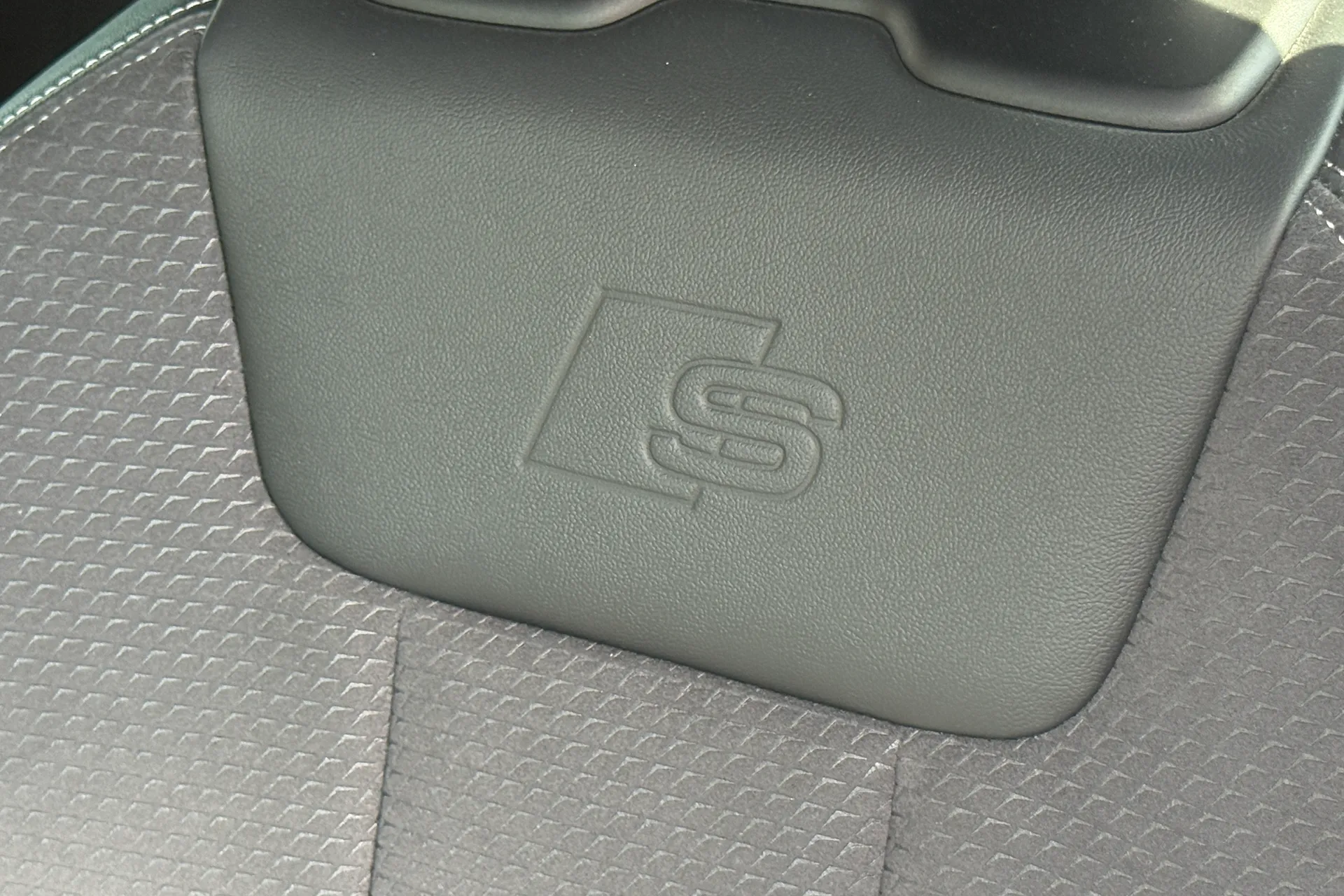 Audi A4 thumbnail image number 52