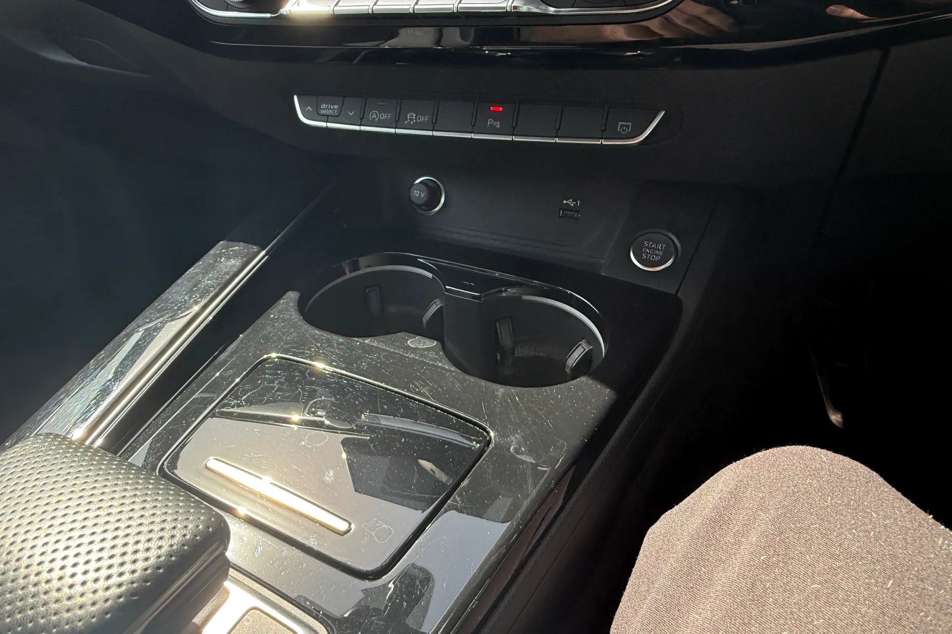 Audi A4 thumbnail image number 26