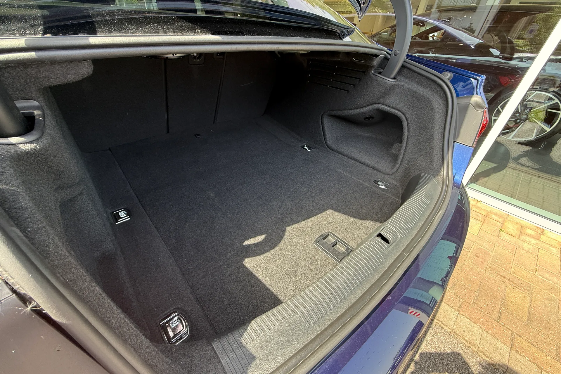 Audi A4 thumbnail image number 43