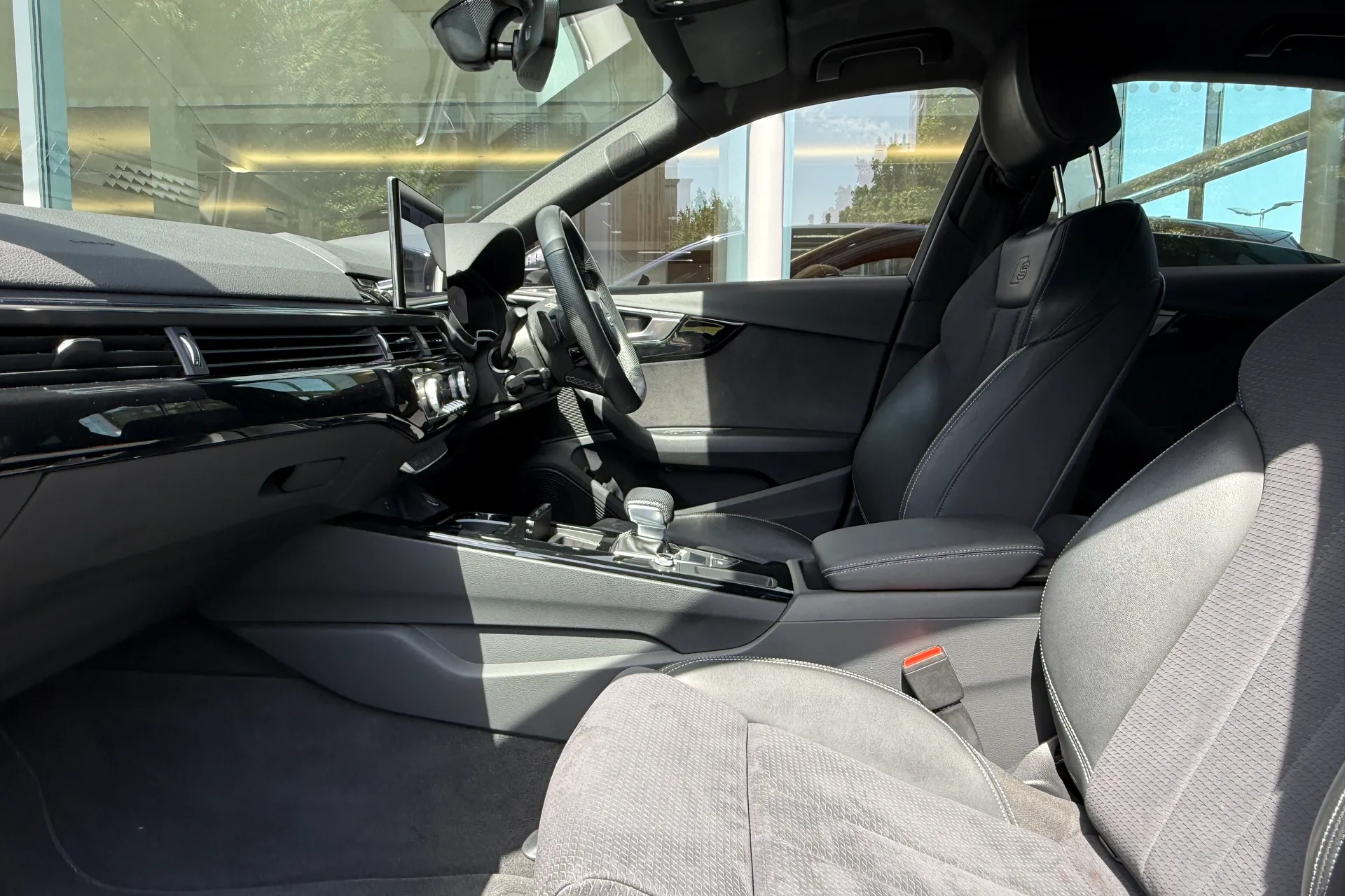 Audi A4 thumbnail image number 51