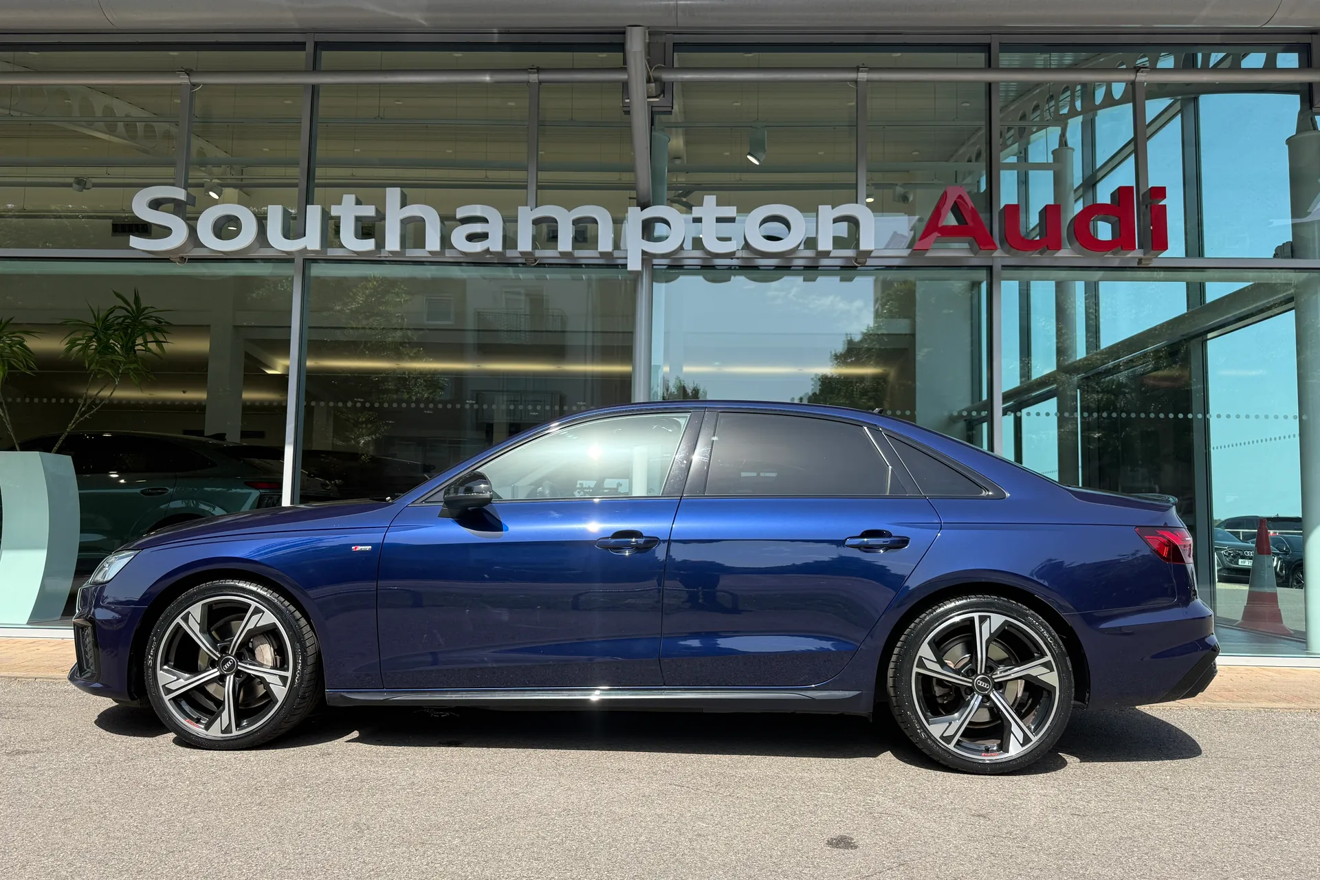 Audi A4 thumbnail image number 48