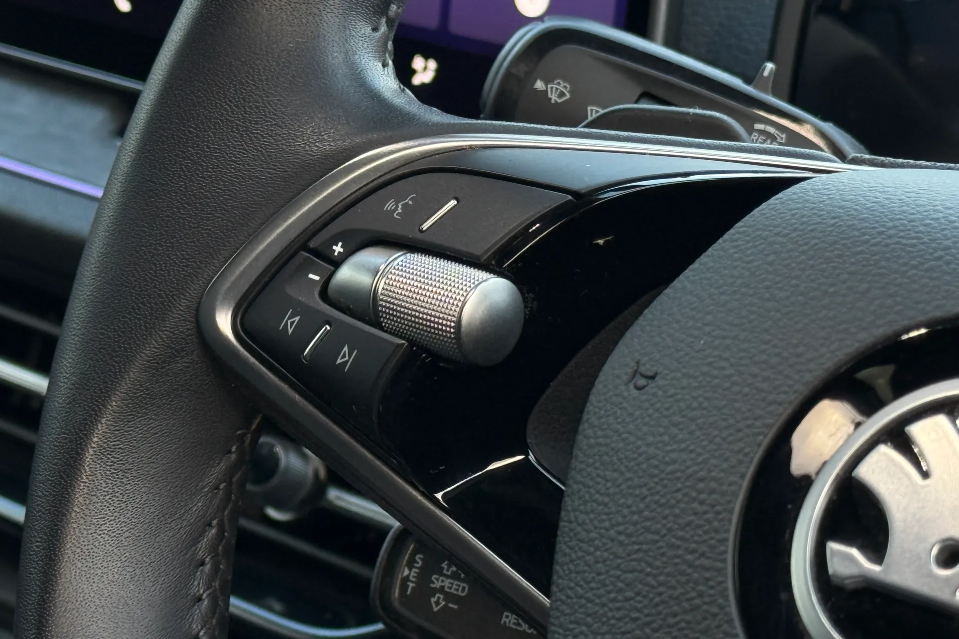 SKODA KODIAQ thumbnail image number 41