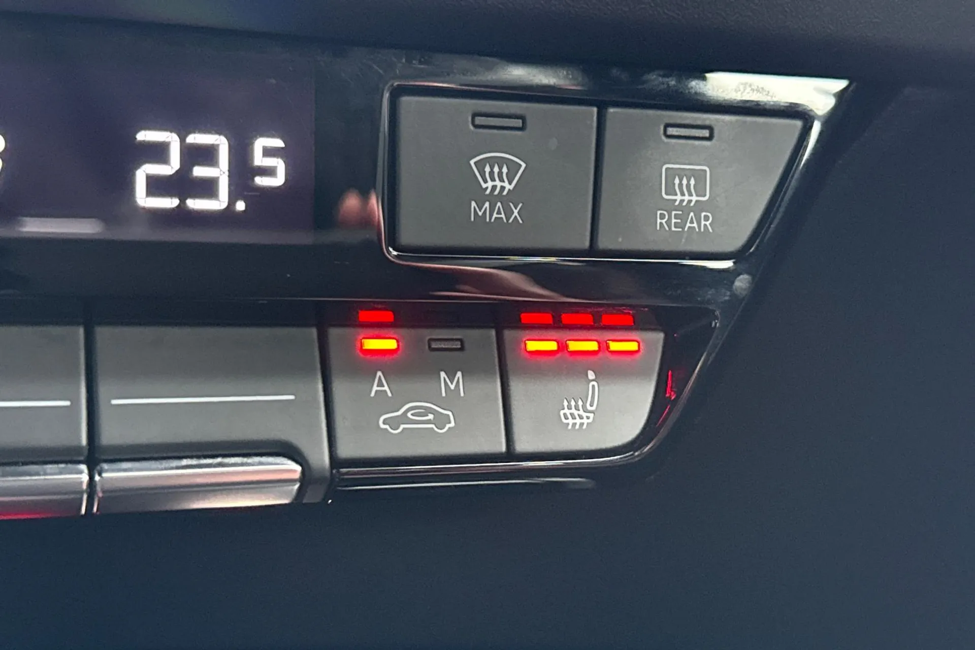 Audi Q4 thumbnail image number 29