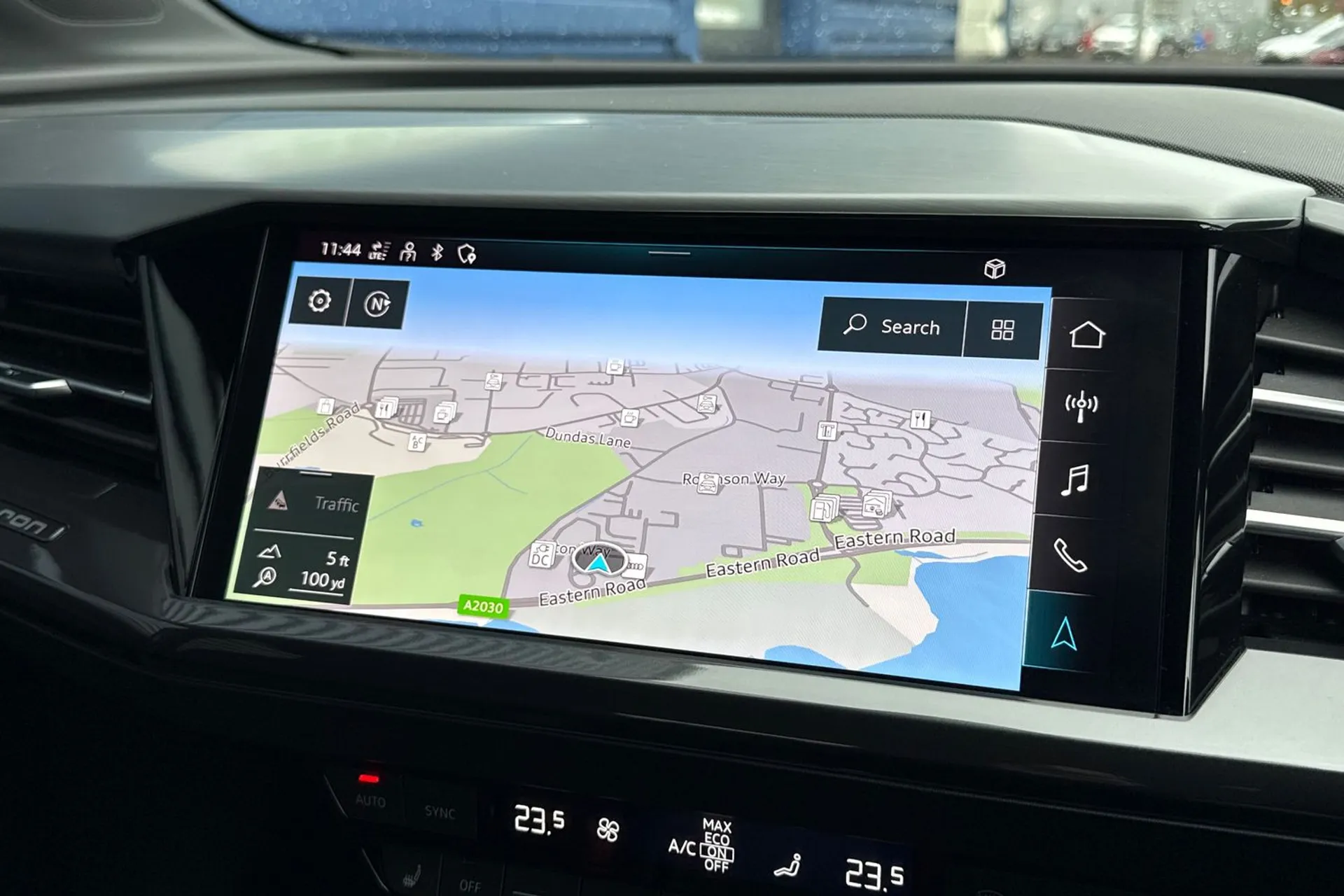 Audi Q4 thumbnail image number 4