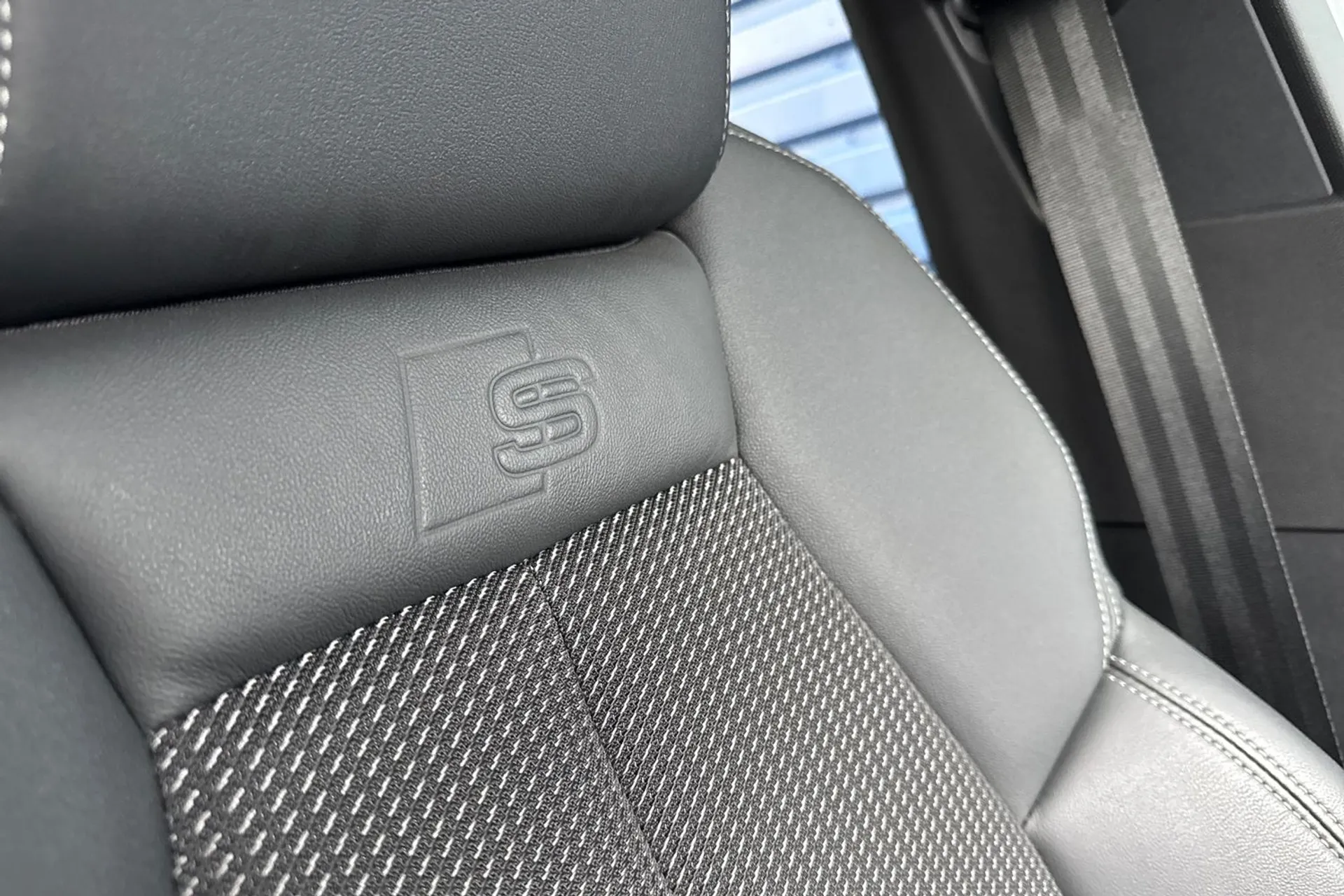 Audi Q4 thumbnail image number 27