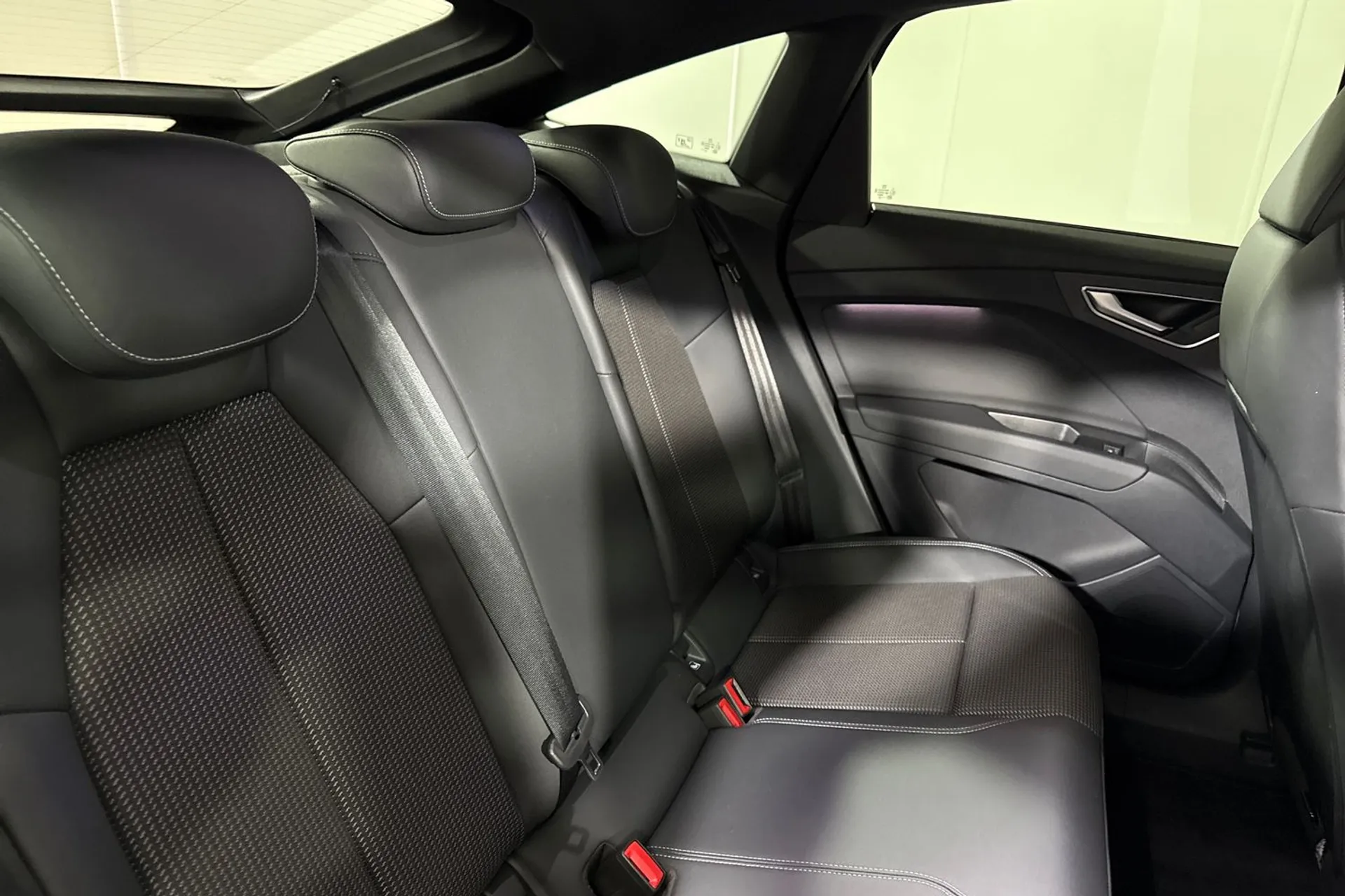 Audi Q4 thumbnail image number 23