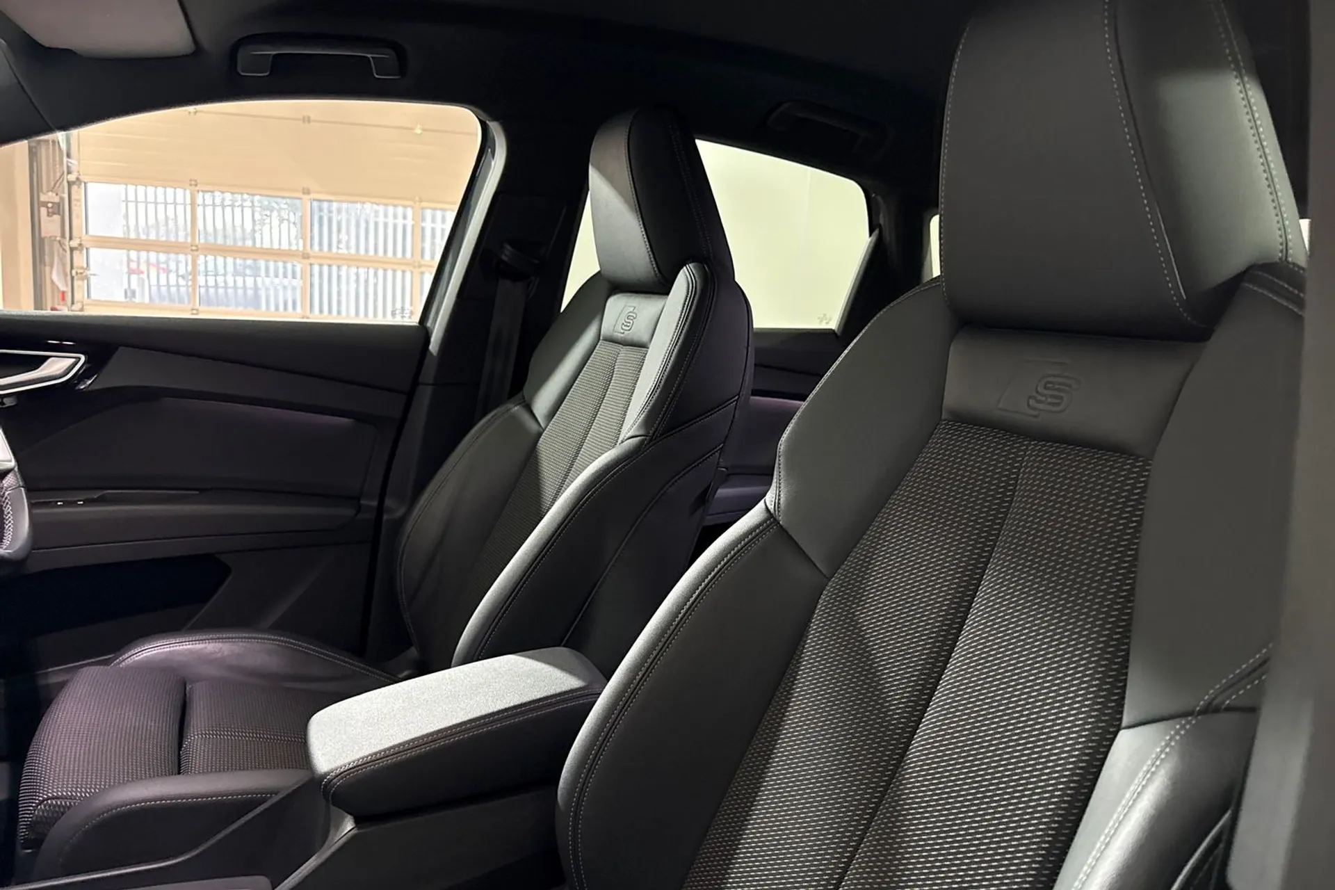 Audi Q4 thumbnail image number 35