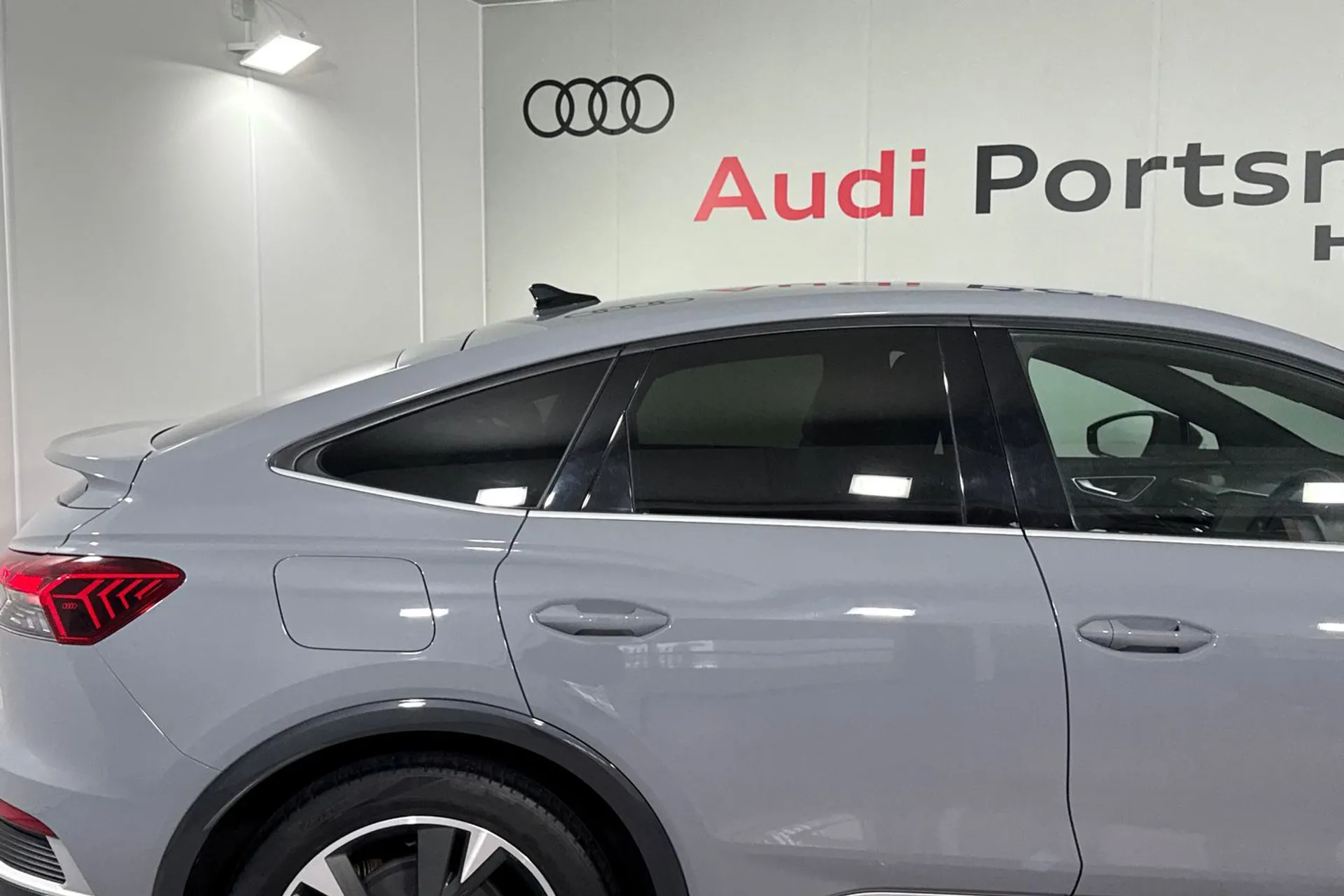 Audi Q4 thumbnail image number 13