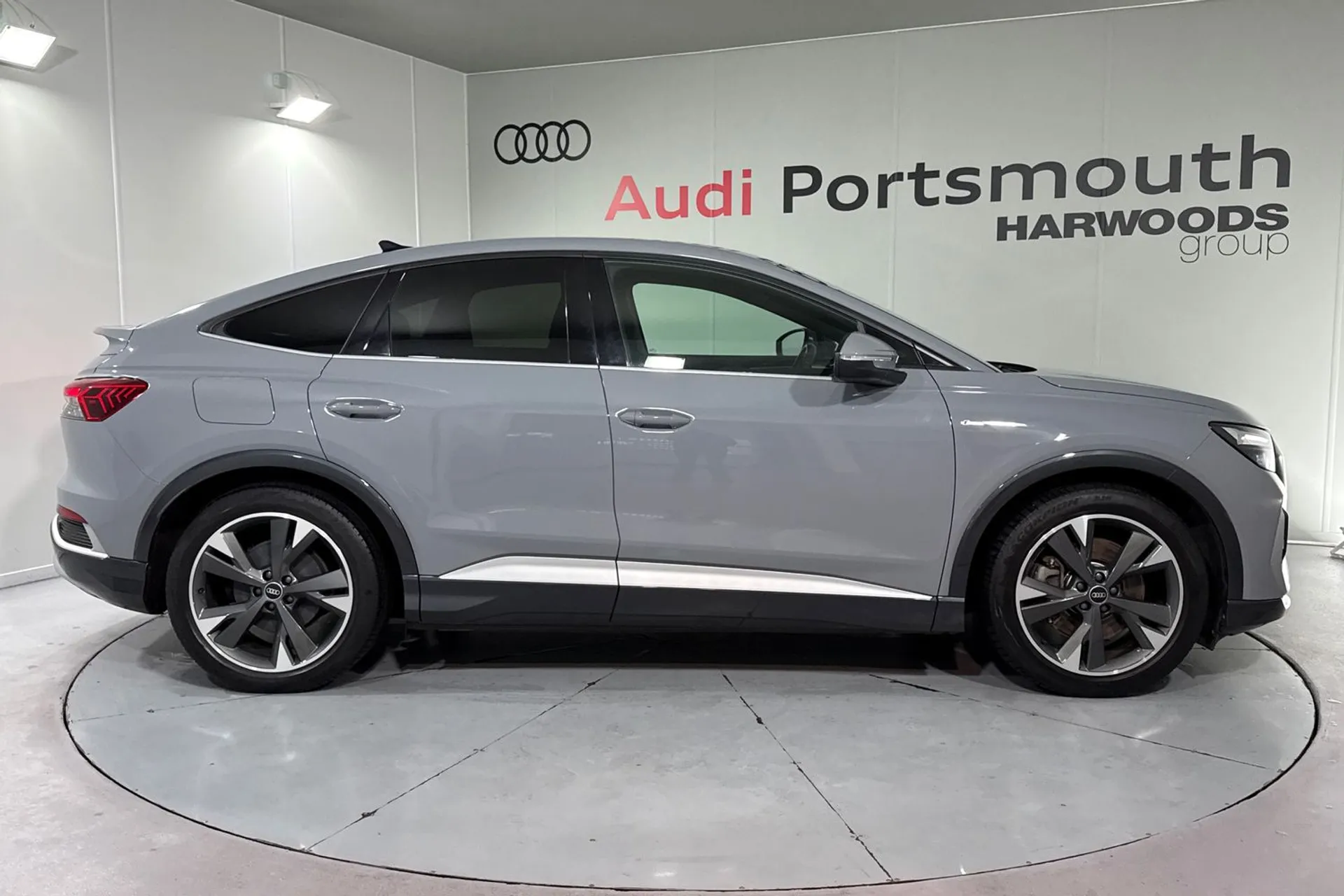 Audi Q4 thumbnail image number 2