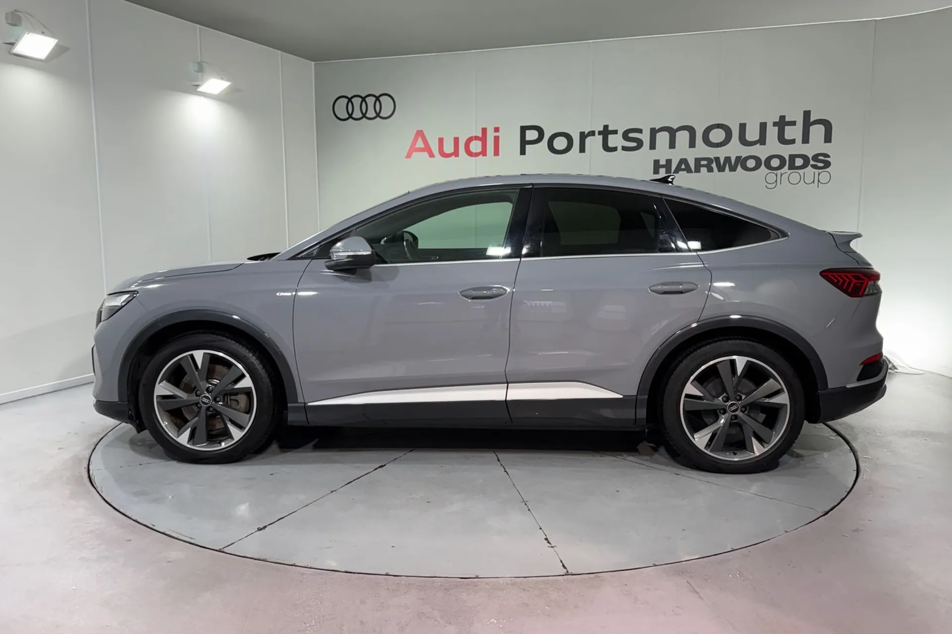 Audi Q4 thumbnail image number 11