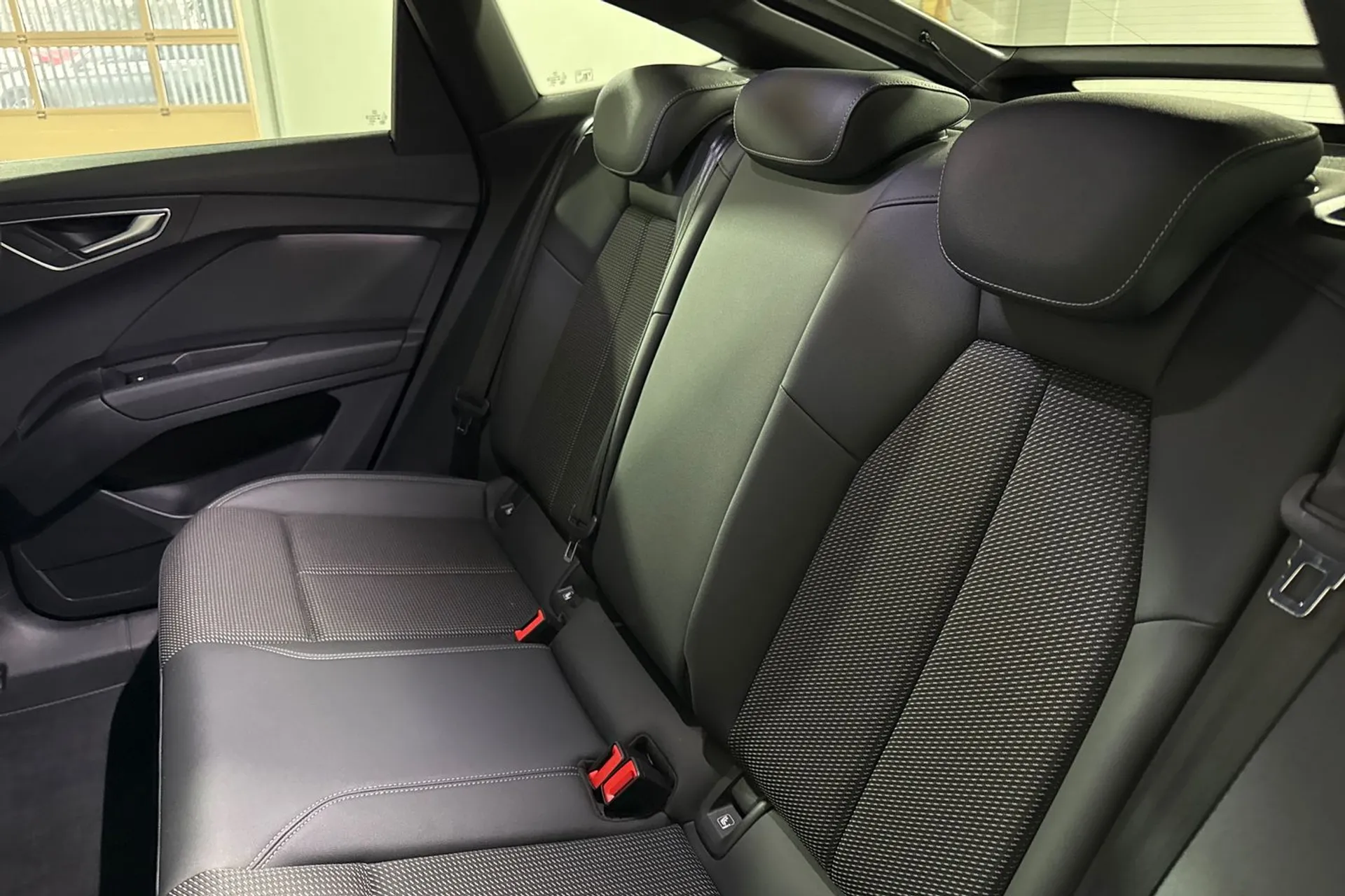 Audi Q4 thumbnail image number 37