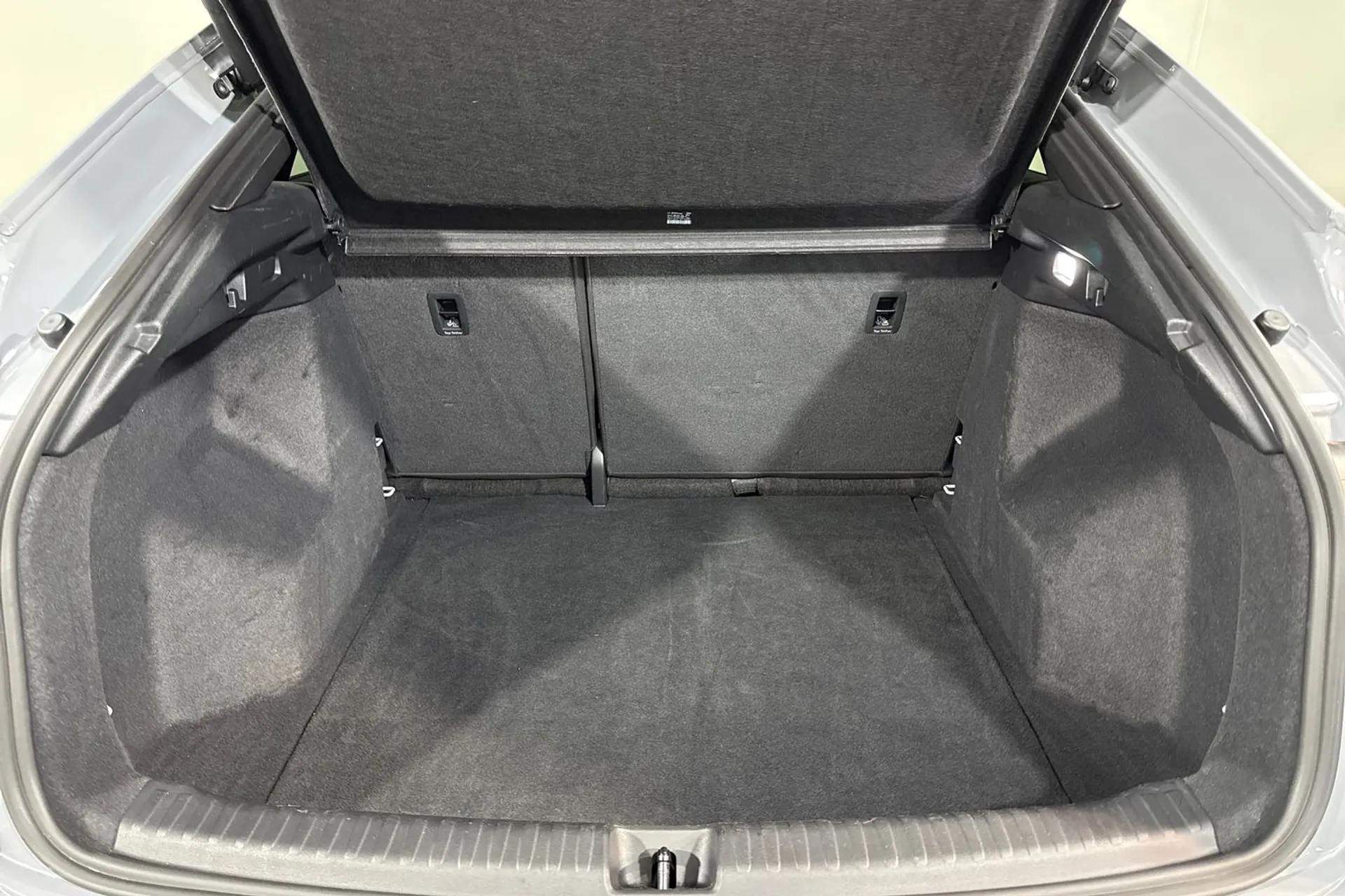 Audi Q4 thumbnail image number 18