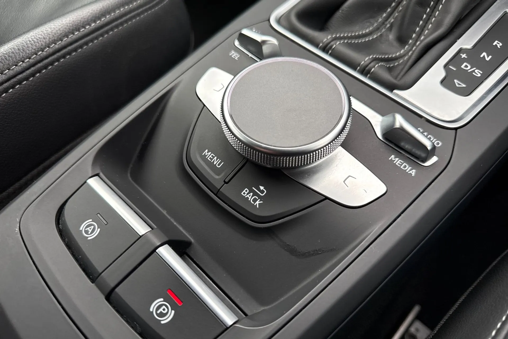 Audi Q2 thumbnail image number 28