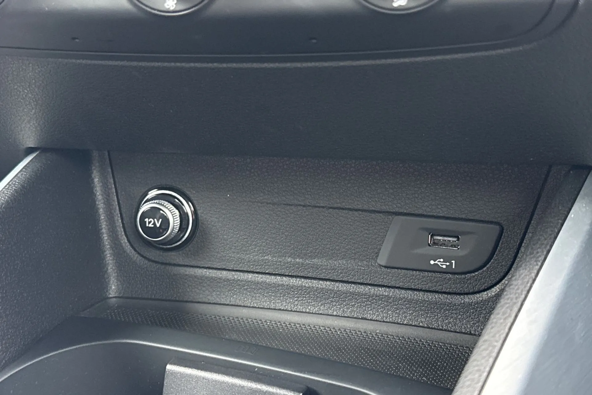 Audi Q2 thumbnail image number 38