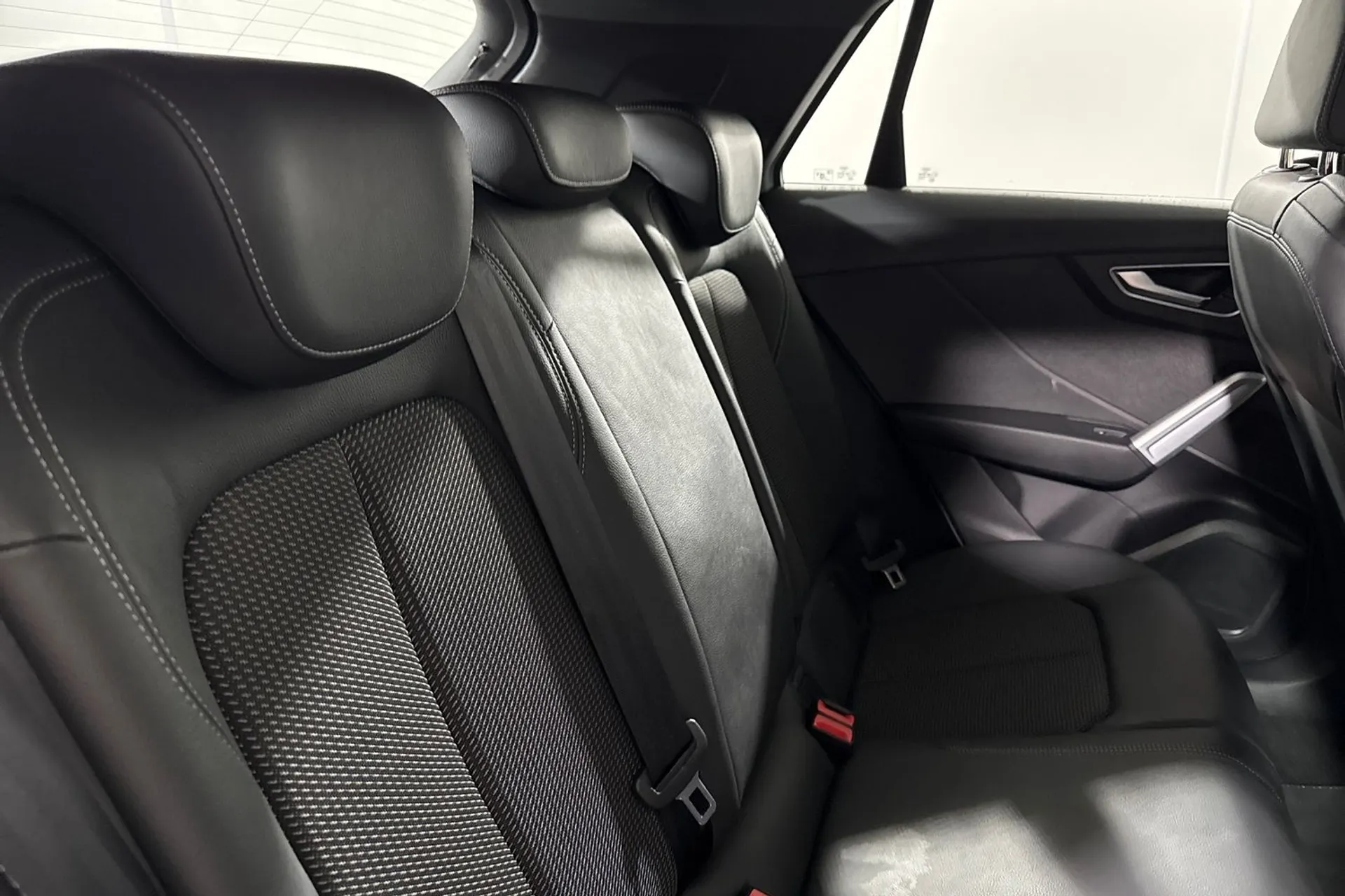 Audi Q2 thumbnail image number 21