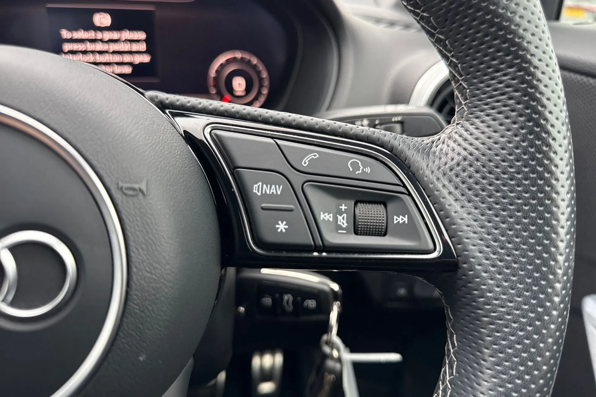 Audi Q2 thumbnail image number 44