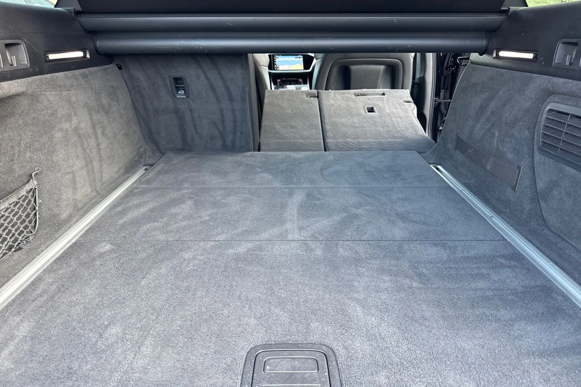 Audi A6 thumbnail image number 38