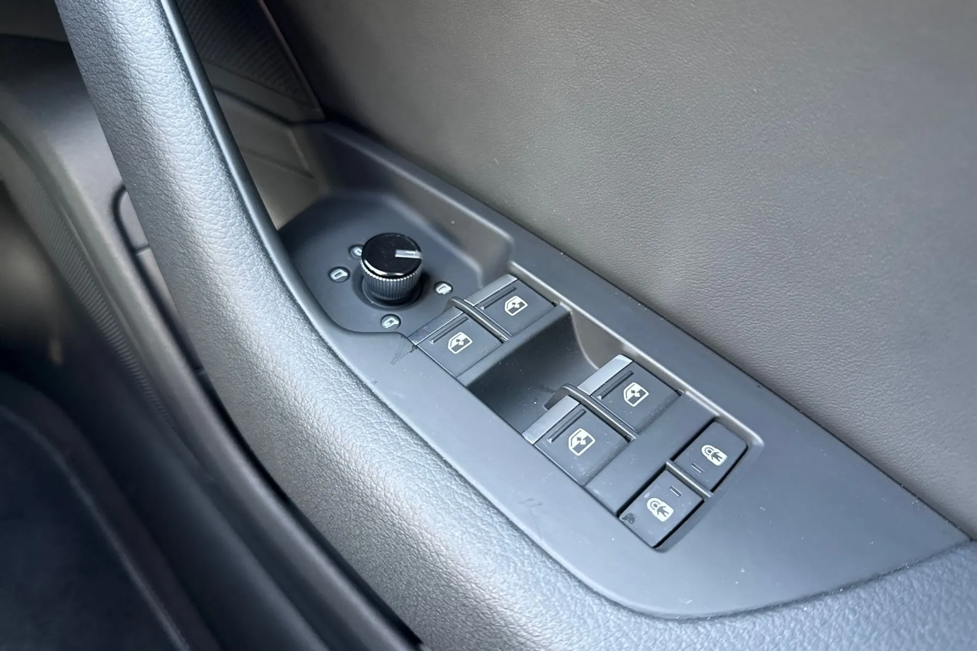 Audi A6 thumbnail image number 42