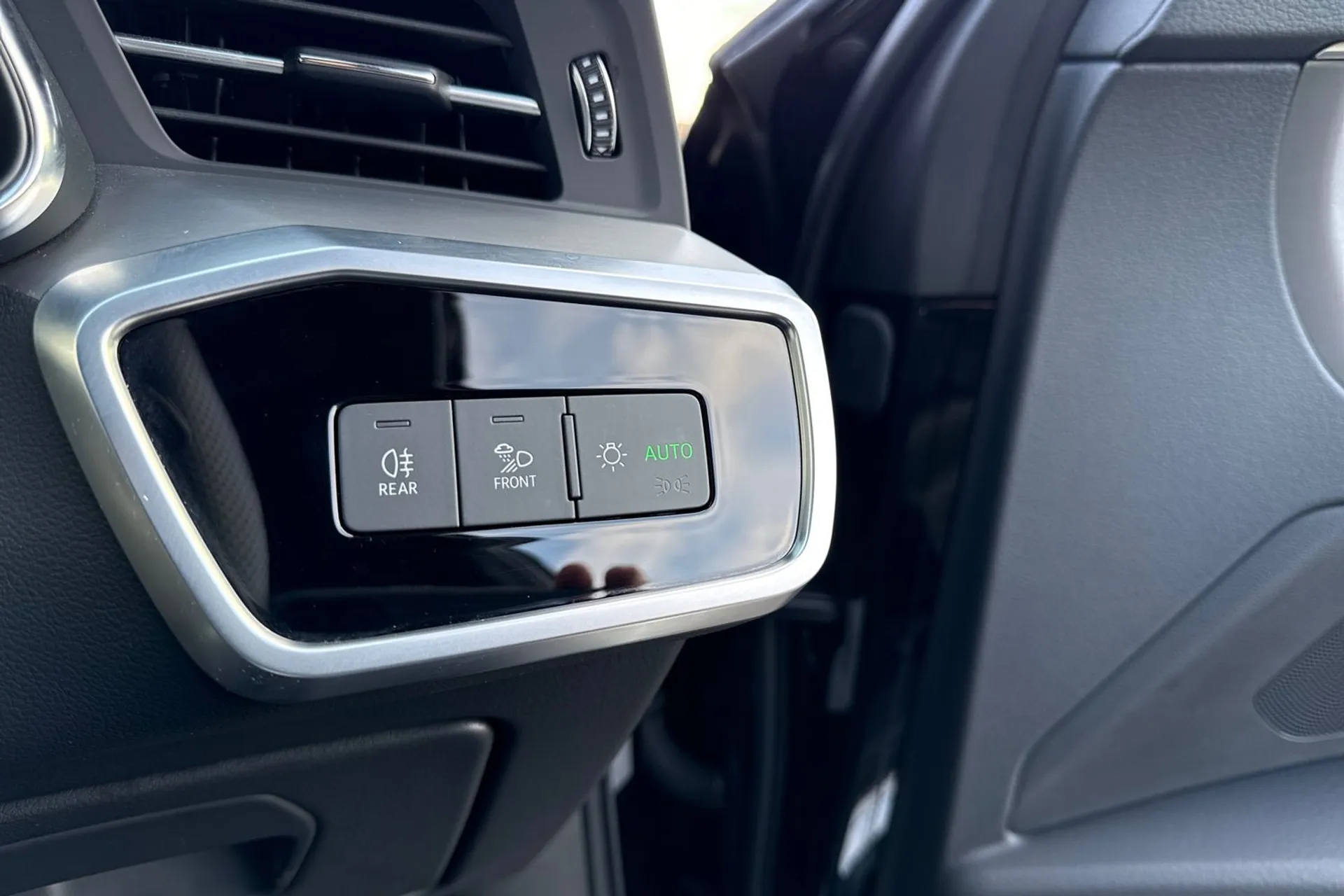 Audi A6 thumbnail image number 44