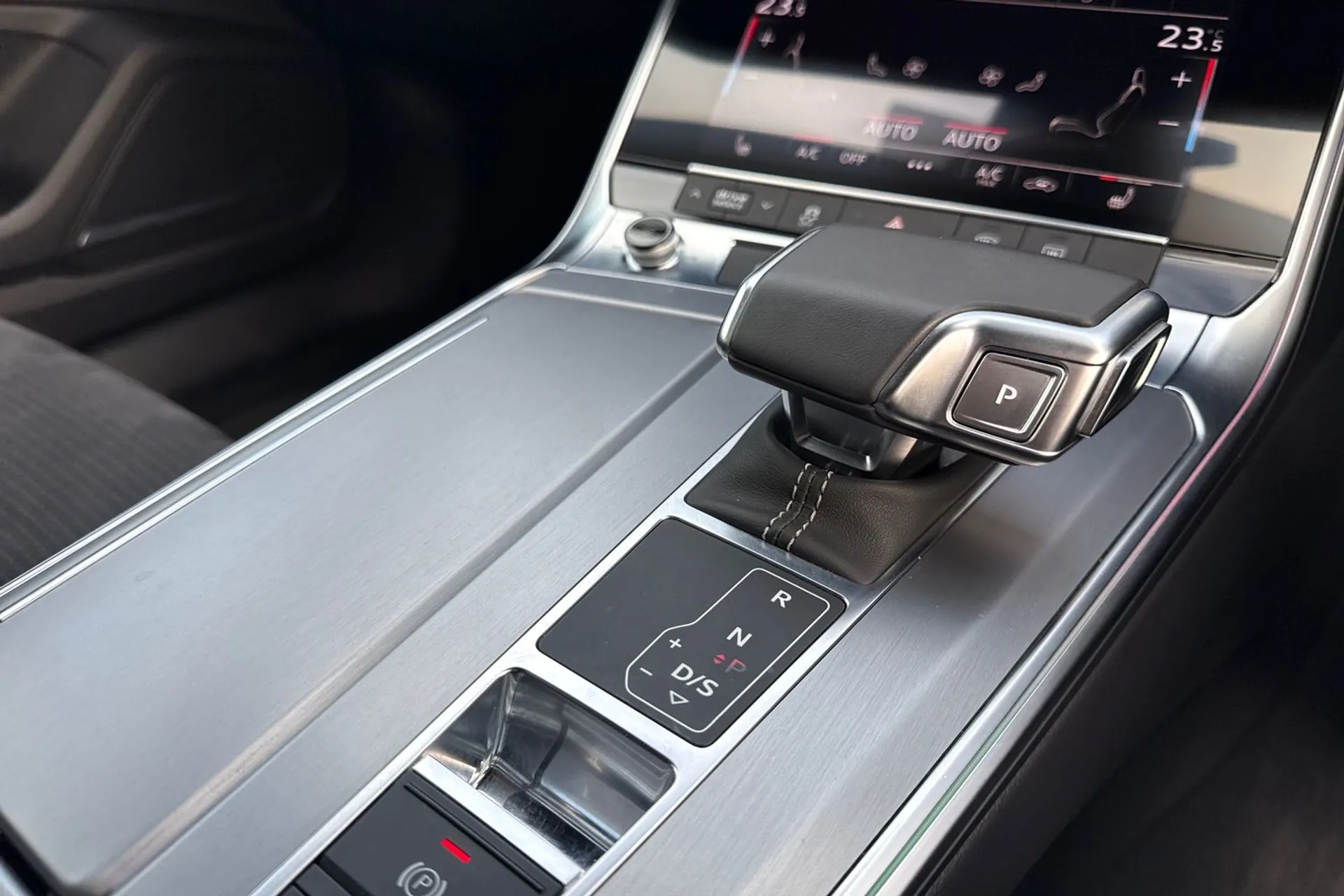 Audi A6 thumbnail image number 48