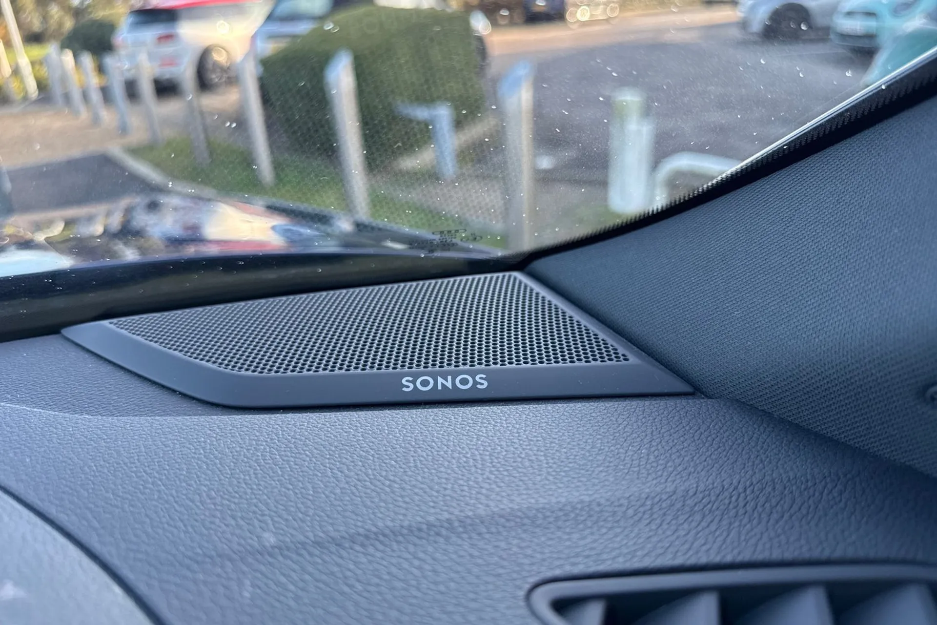 Audi Q3 thumbnail image number 10