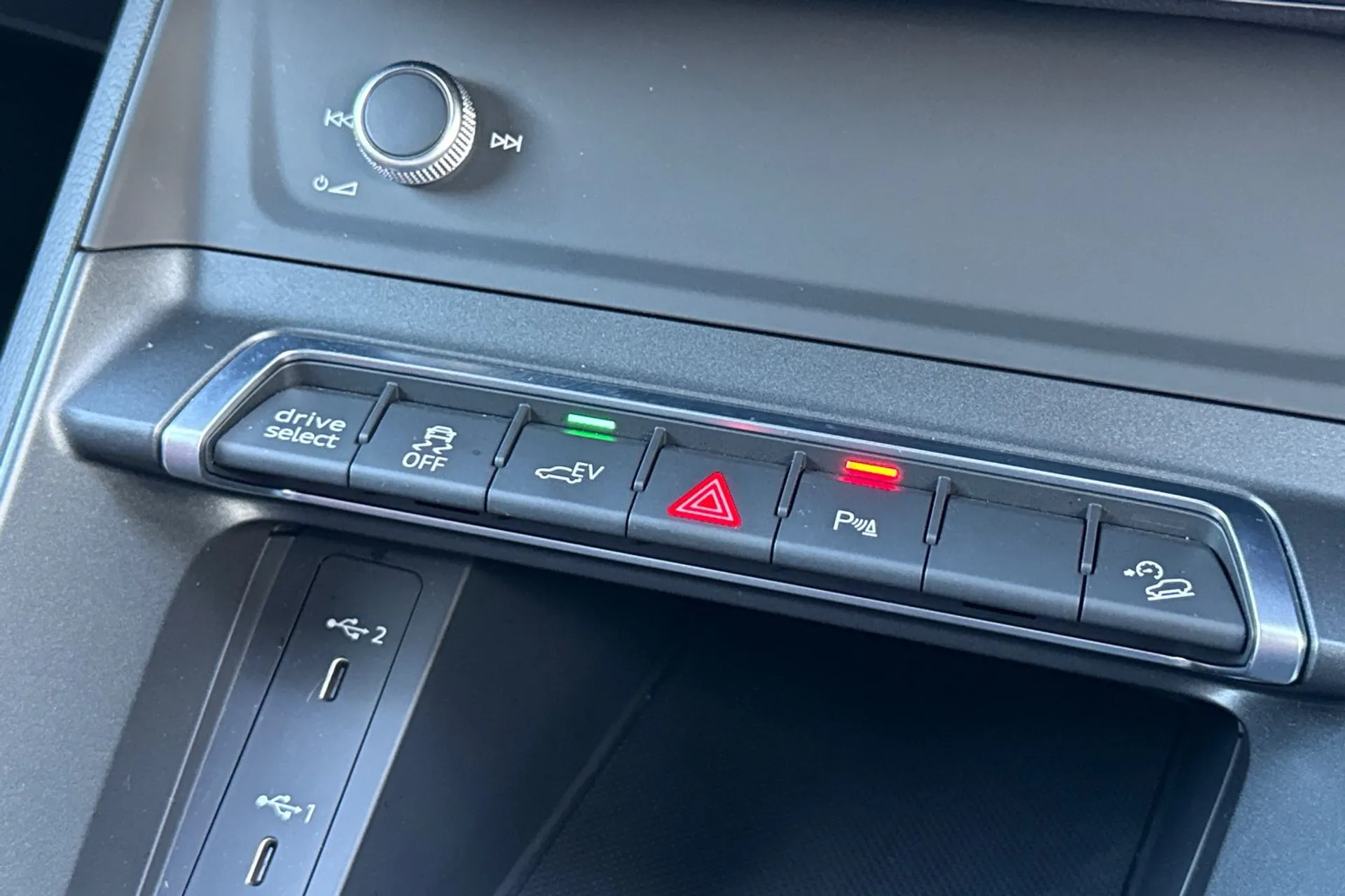 Audi Q3 thumbnail image number 23