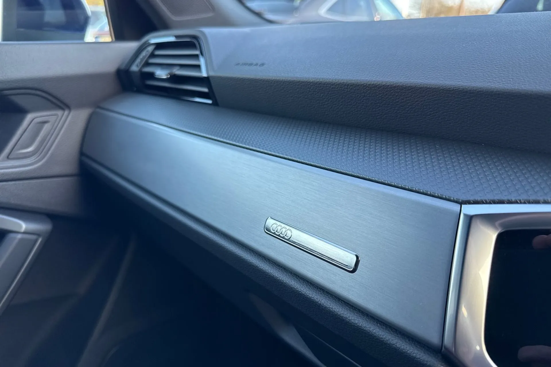 Audi Q3 thumbnail image number 39