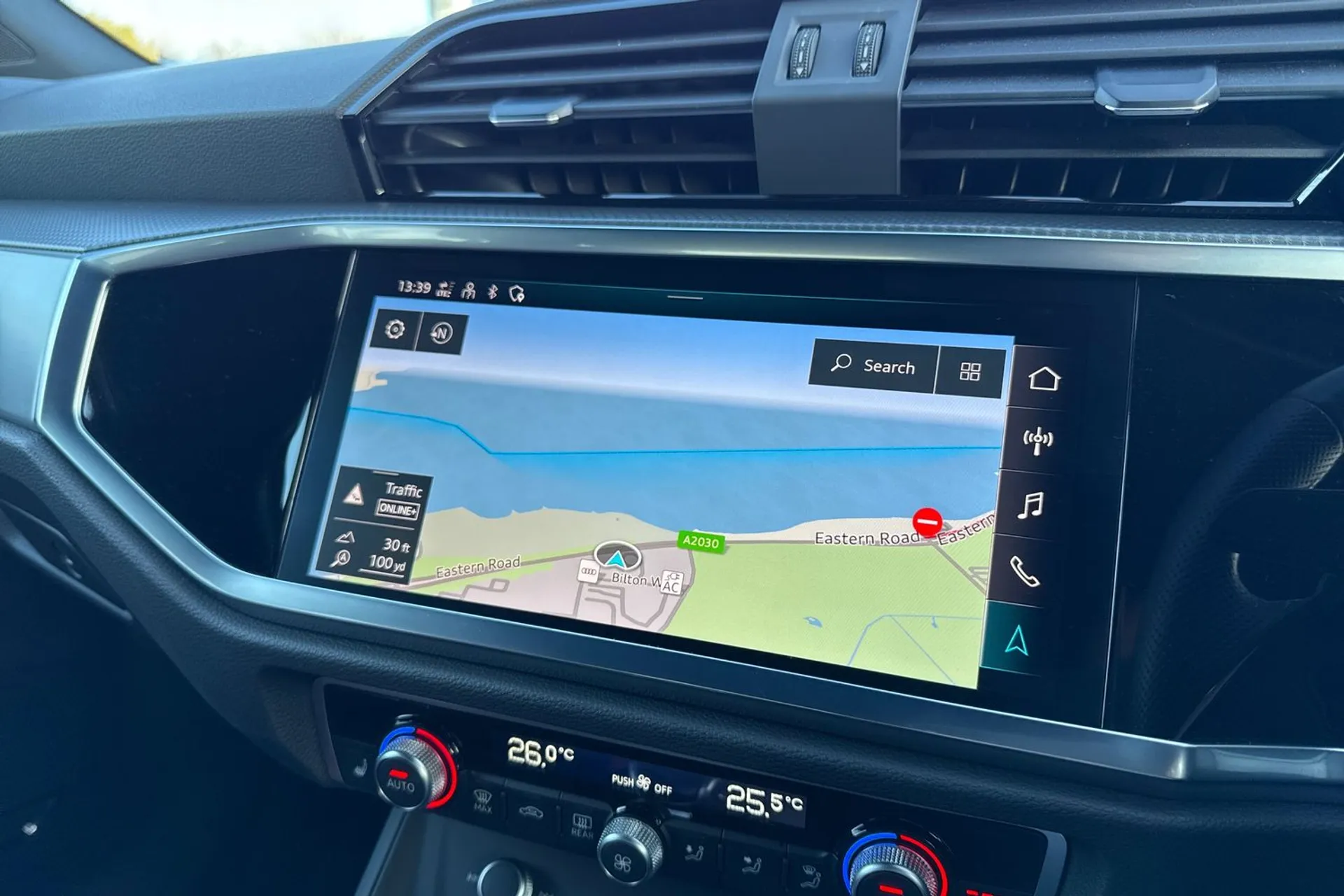 Audi Q3 thumbnail image number 19