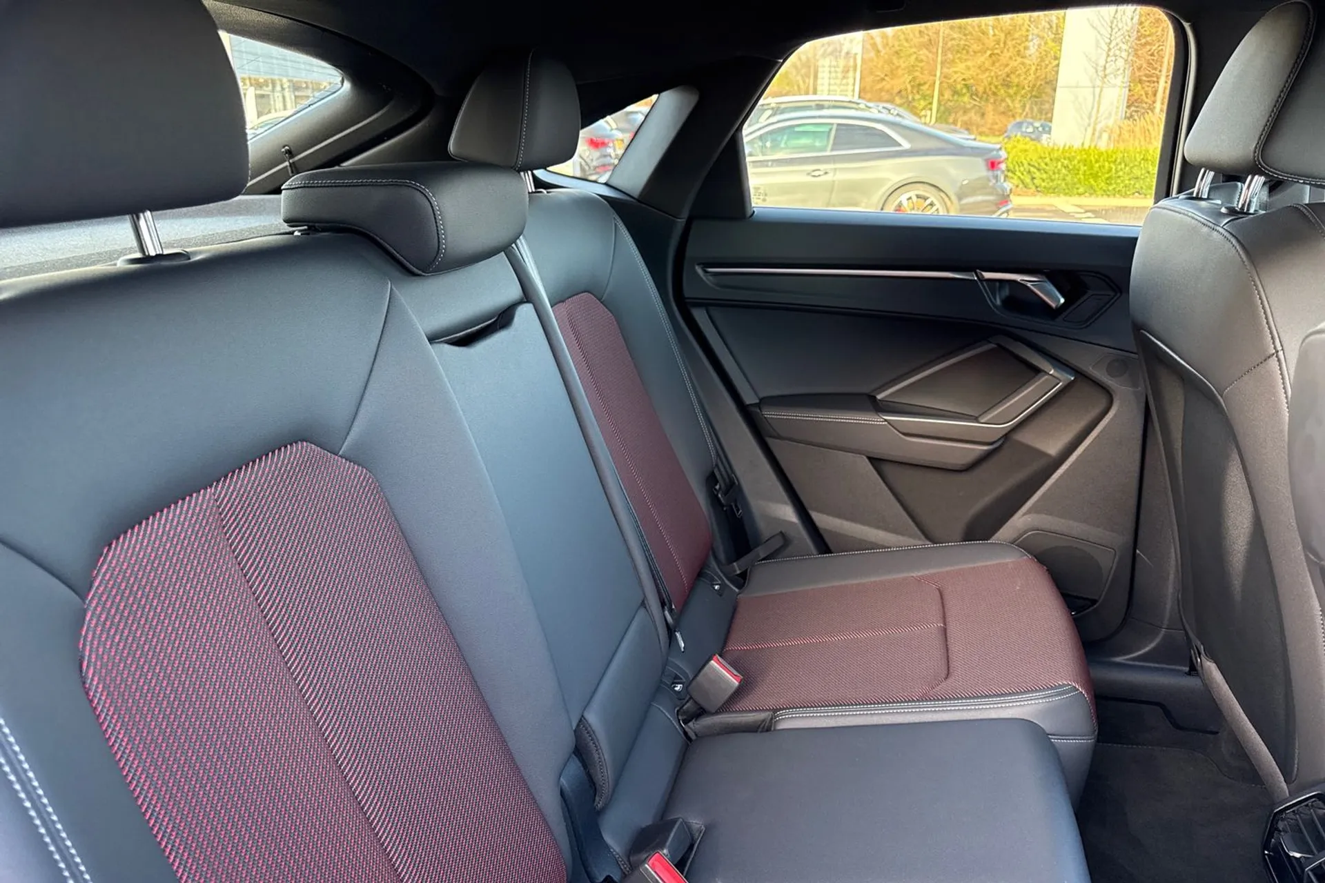 Audi Q3 thumbnail image number 37