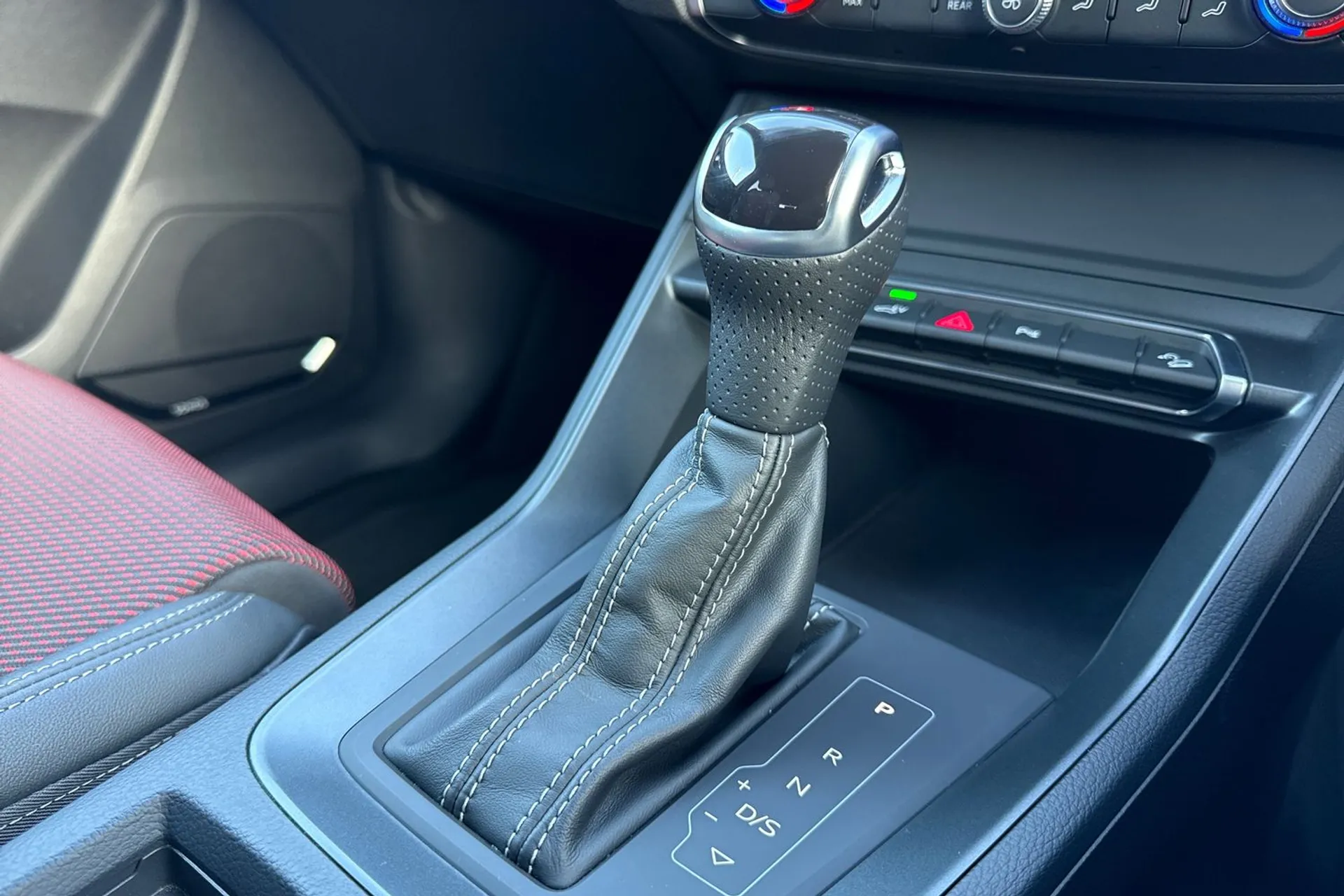 Audi Q3 thumbnail image number 9