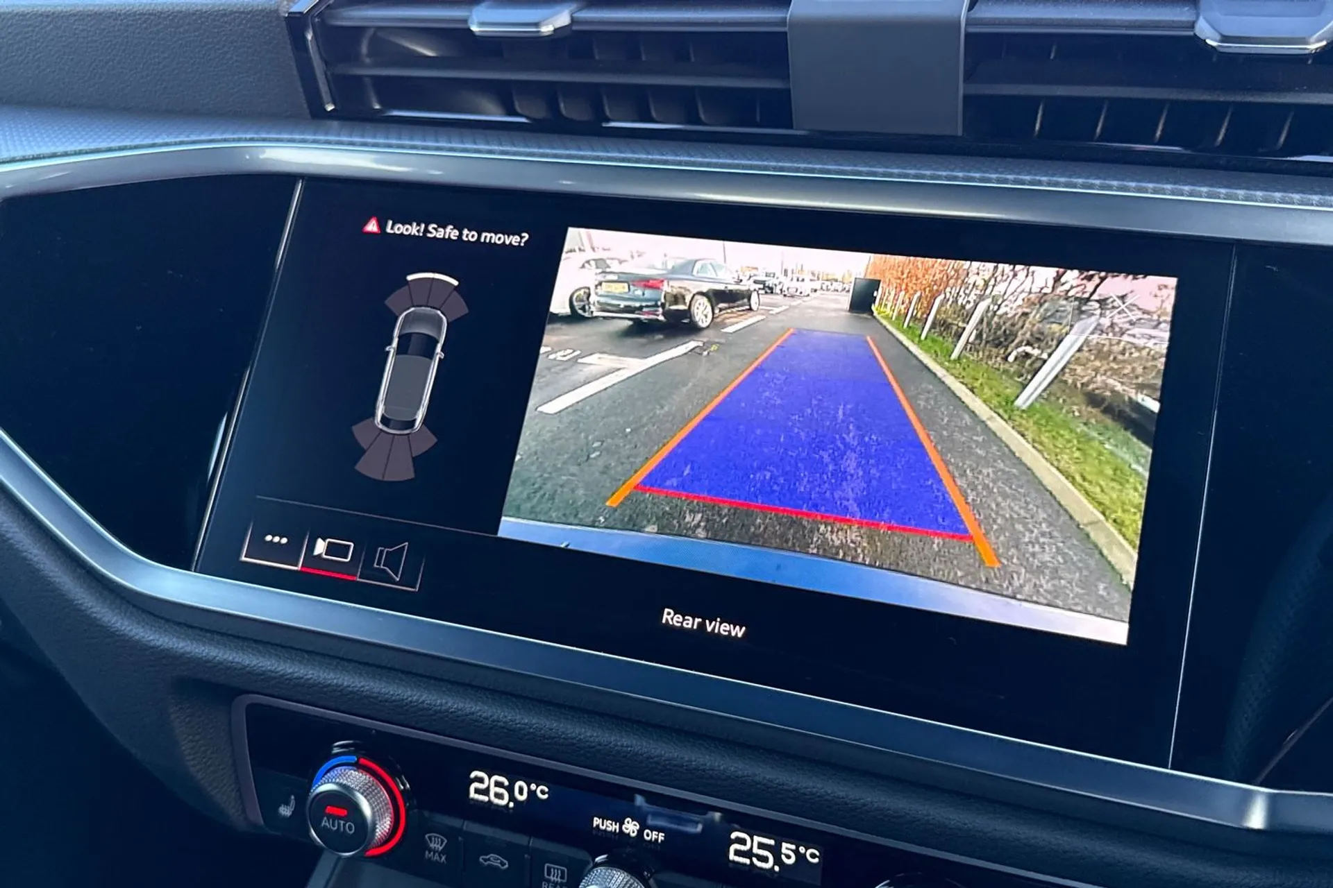 Audi Q3 thumbnail image number 6