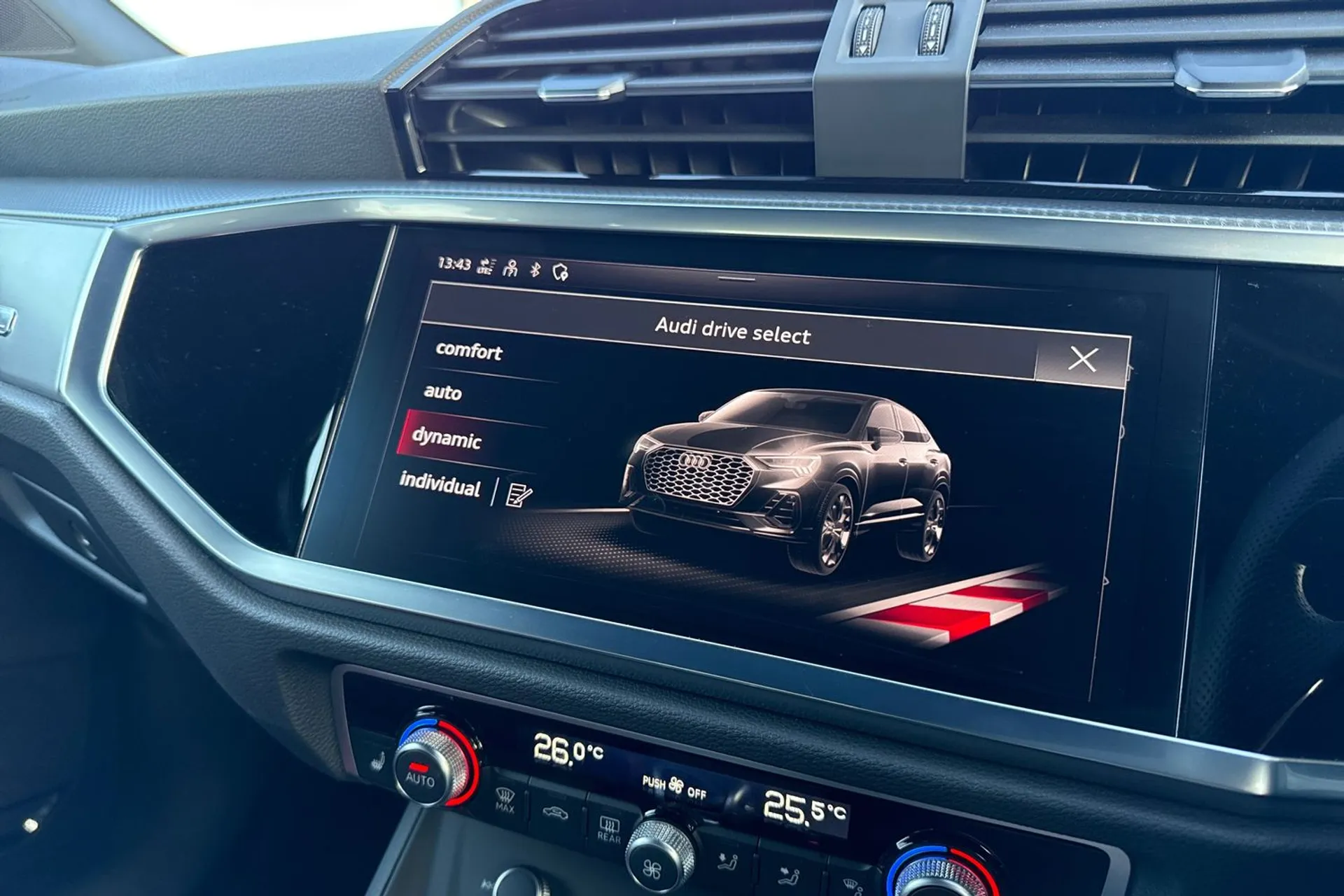 Audi Q3 thumbnail image number 17