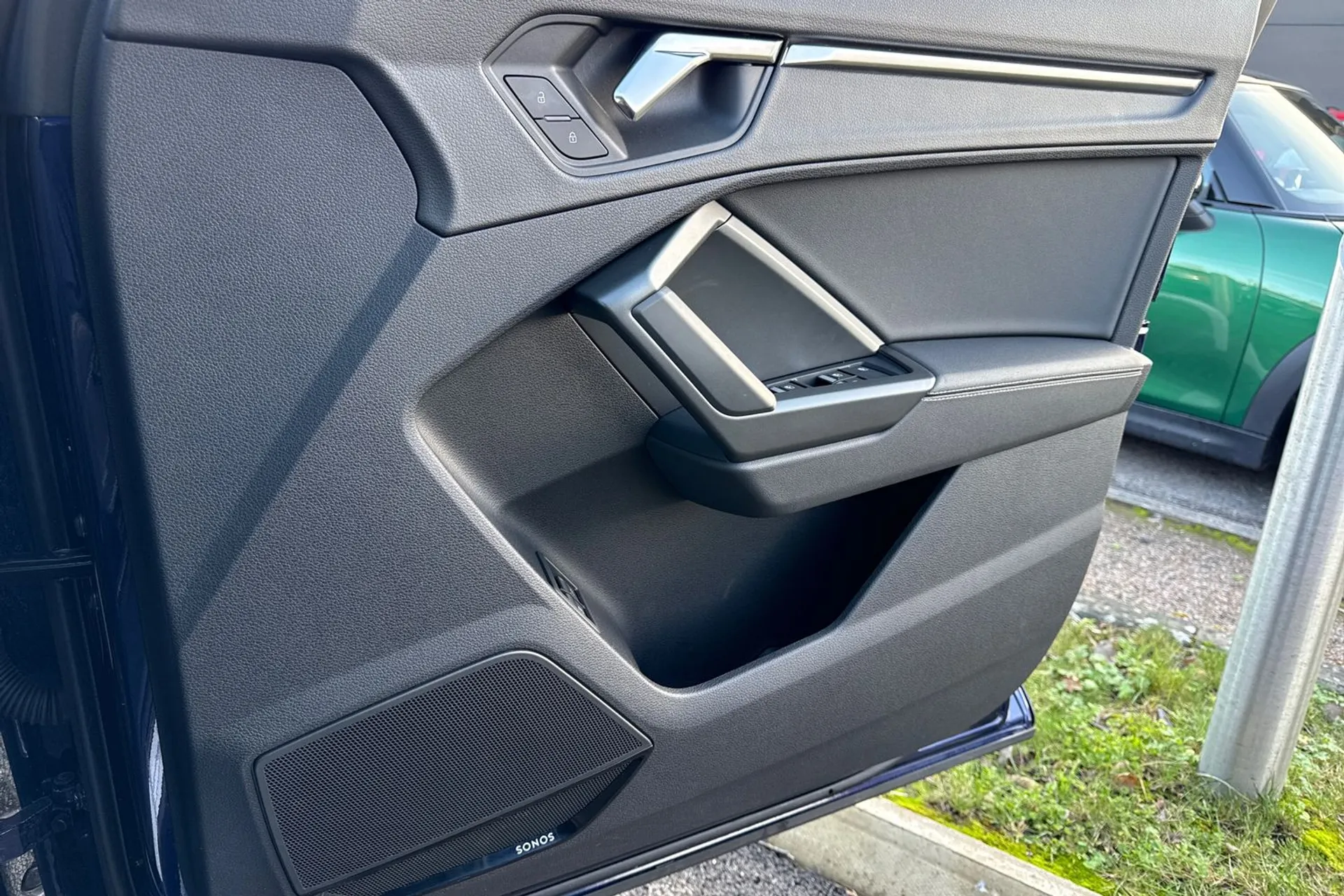 Audi Q3 thumbnail image number 30